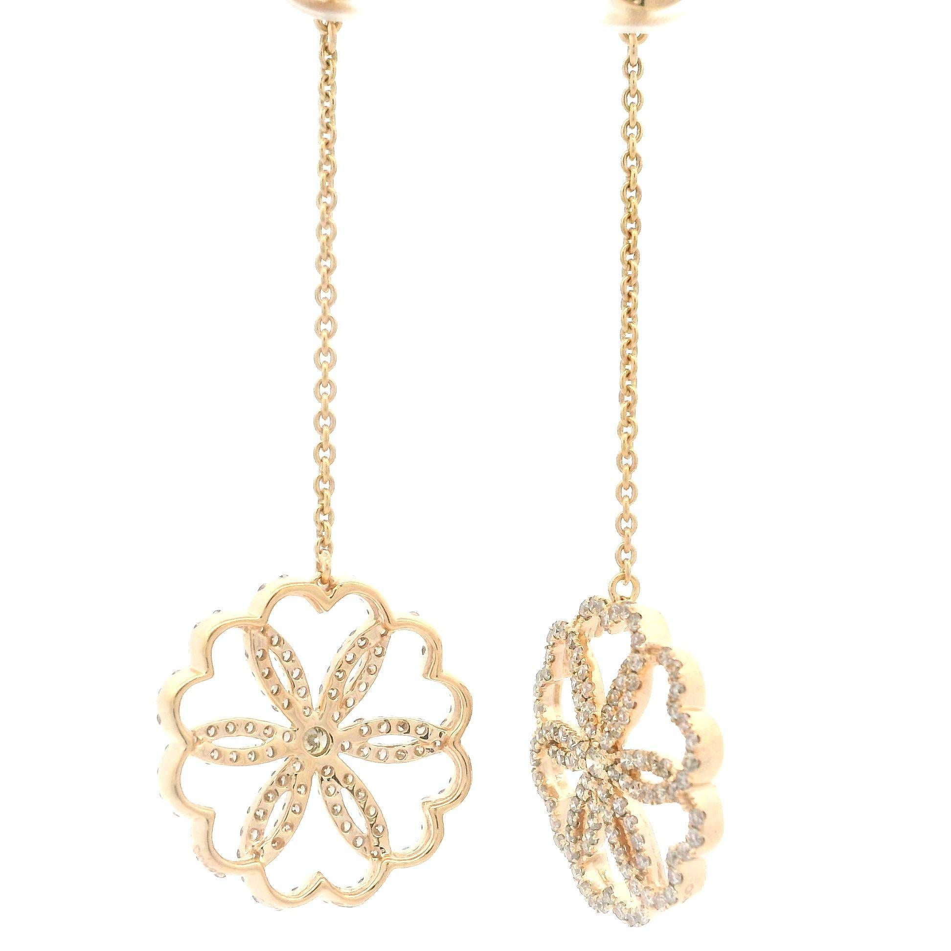 Donna Orecchini pendenti floreali a catena in oro giallo 18k di alta qualità con diamanti da 1,30 ct. in vendita