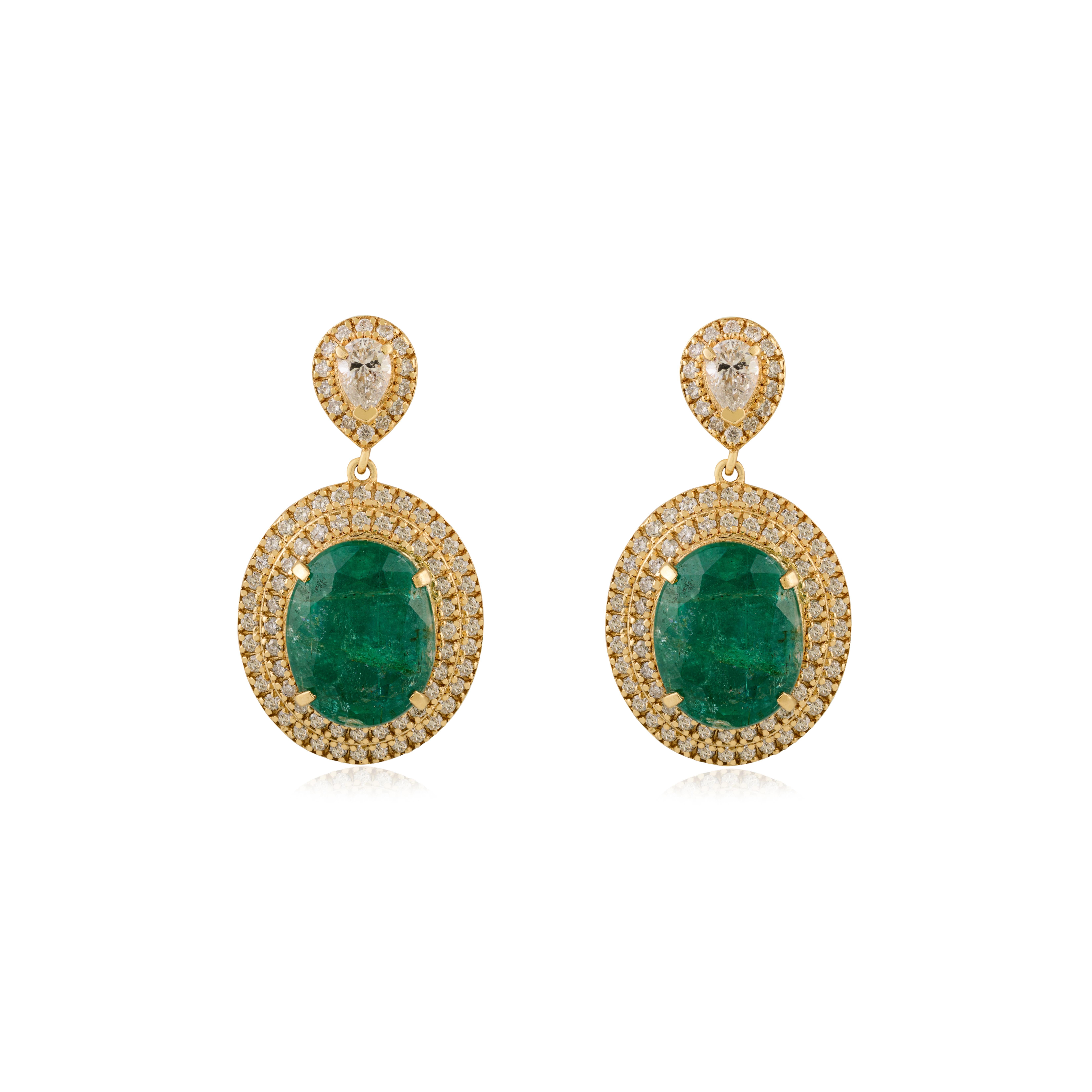 Pendientes de gota de oro amarillo de 18 quilates de alta calidad con esmeralda de 7,74 quilates y diamante de 1,42 quilates en Nuevo estado para la venta en New York, NY