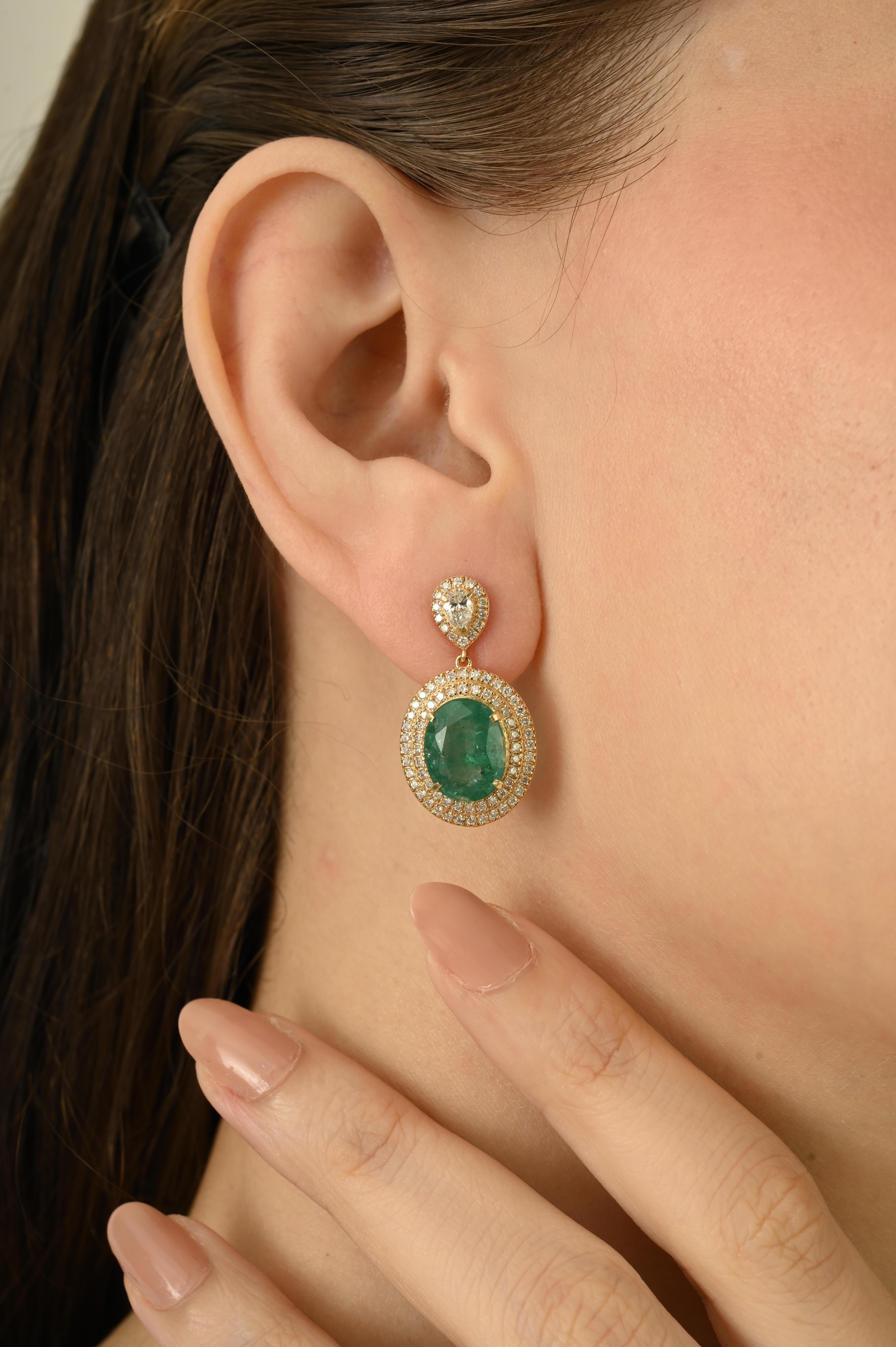 Pendientes de gota de oro amarillo de 18 quilates de alta calidad con esmeralda de 7,74 quilates y diamante de 1,42 quilates en venta 2