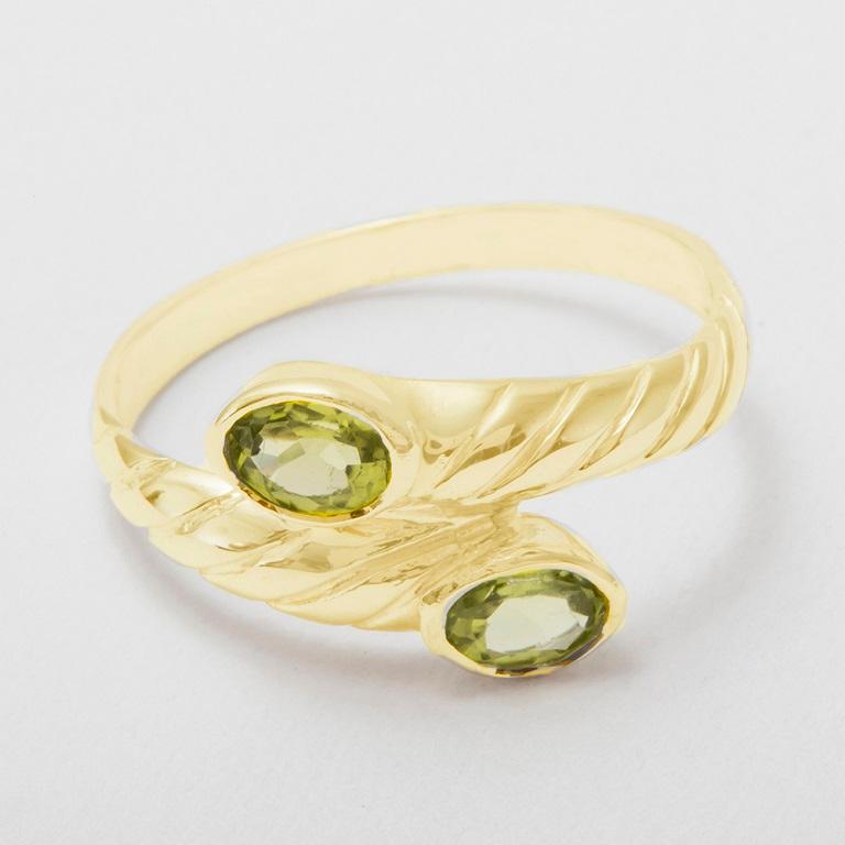 For Sale:  High Quality 18k Yellow Gold Natural Peridot Womens Band Ring Customizable 4