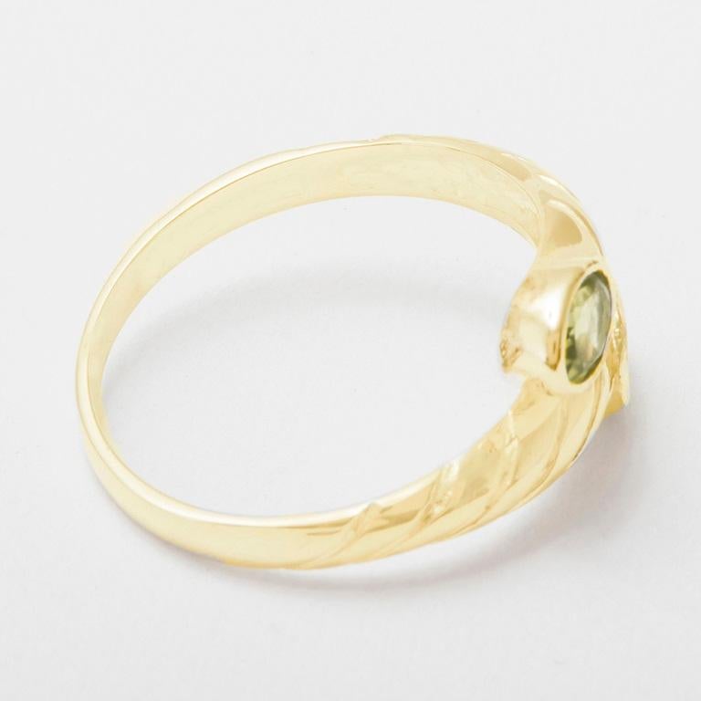 For Sale:  High Quality 18k Yellow Gold Natural Peridot Womens Band Ring Customizable 5