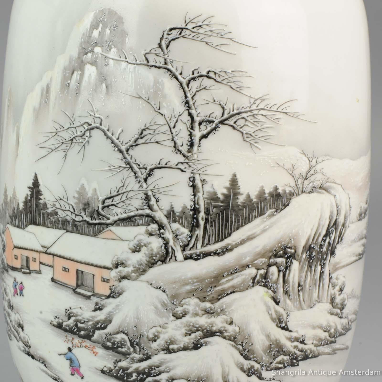 High Quality 1950-1960 Qianlong Marked Chinese Porcelain Vase PRoC Winter Land For Sale 9