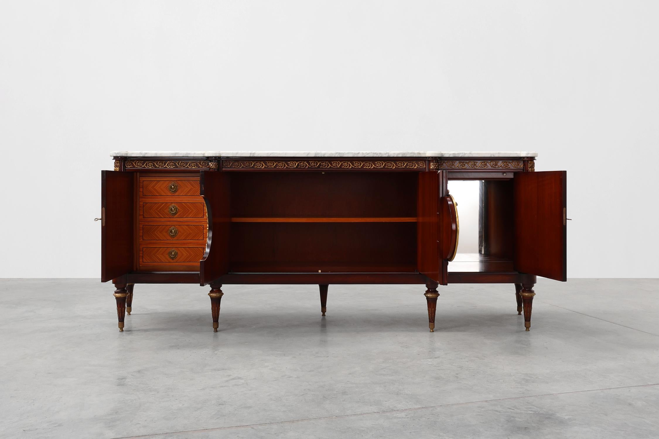Credenza in mogano di alta qualità del XX secolo in stile Luigi XVI di E.P. Ehalt in vendita 6