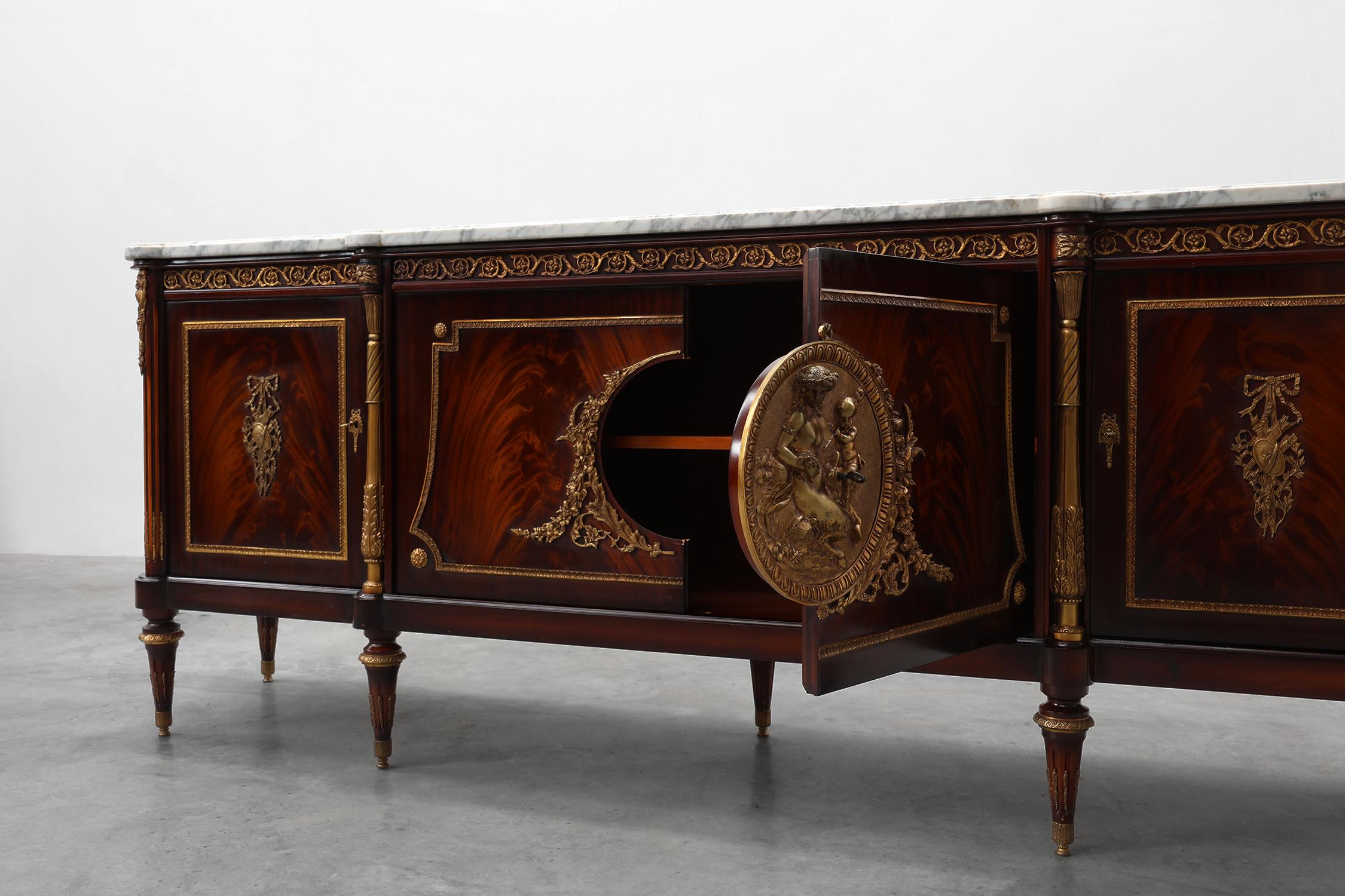 Credenza in mogano di alta qualità del XX secolo in stile Luigi XVI di E.P. Ehalt in vendita 14