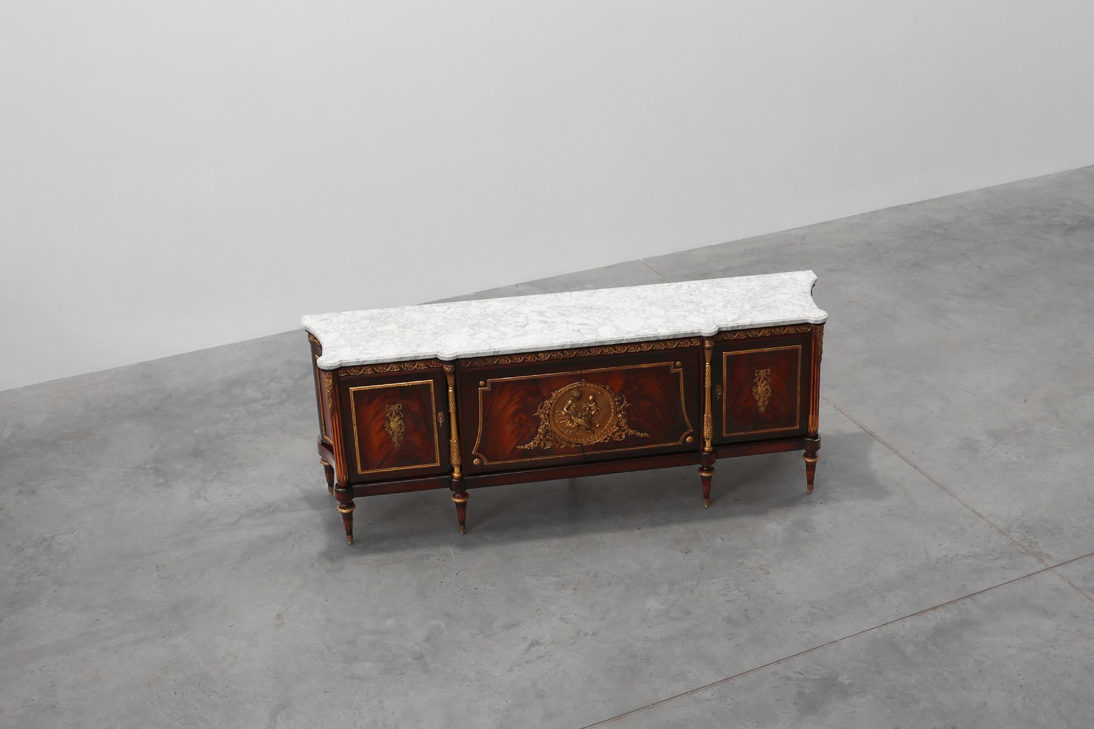 Credenza in mogano di alta qualità del XX secolo in stile Luigi XVI di E.P. Ehalt in vendita 15