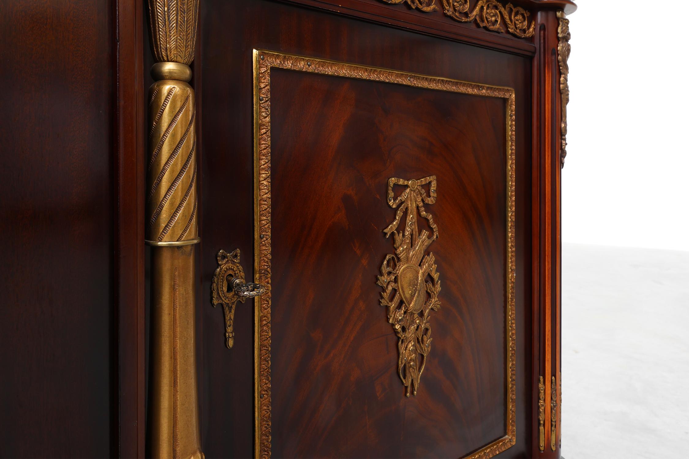 Credenza in mogano di alta qualità del XX secolo in stile Luigi XVI di E.P. Ehalt in vendita 3