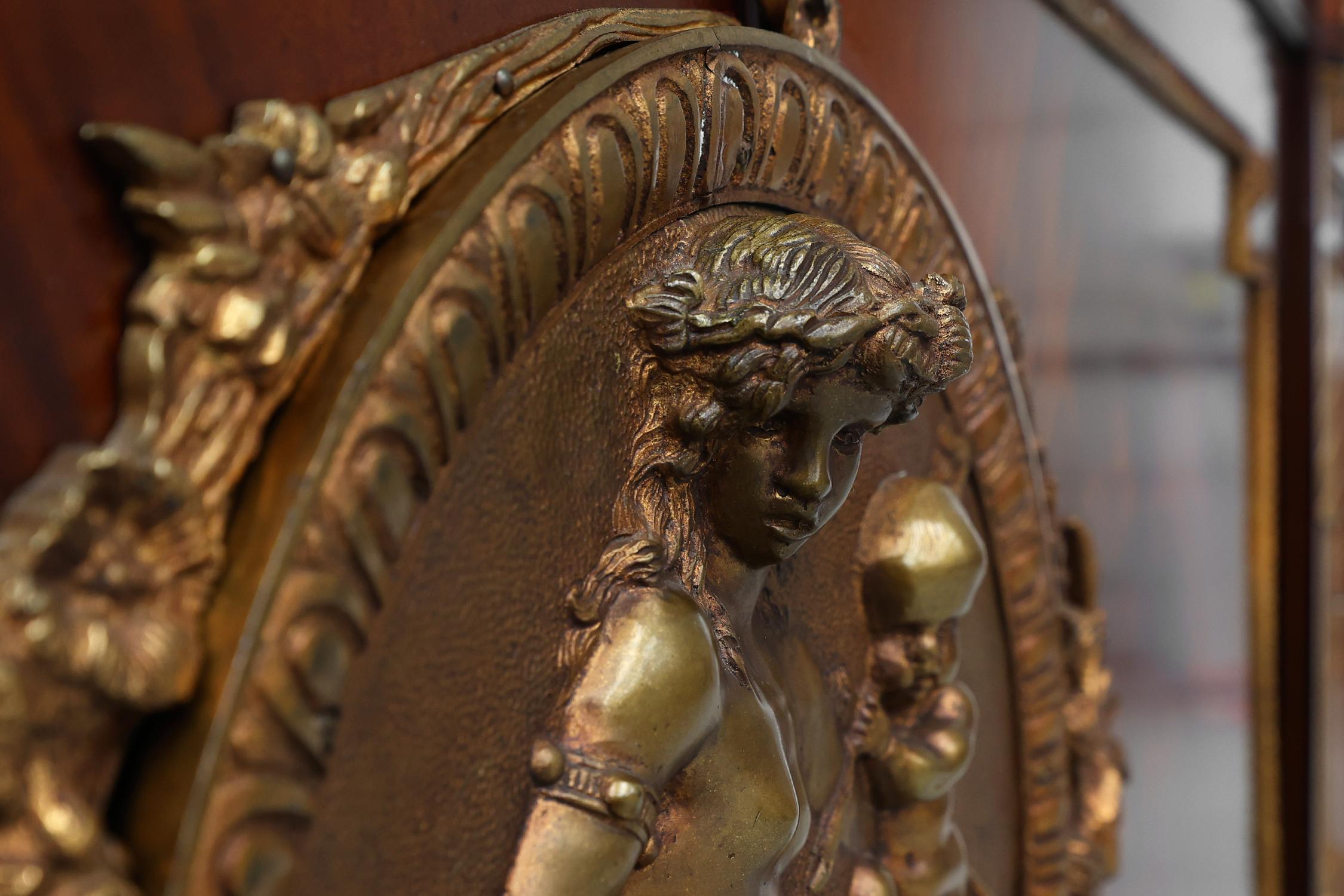 Credenza in mogano di alta qualità del XX secolo in stile Luigi XVI di E.P. Ehalt in vendita 4