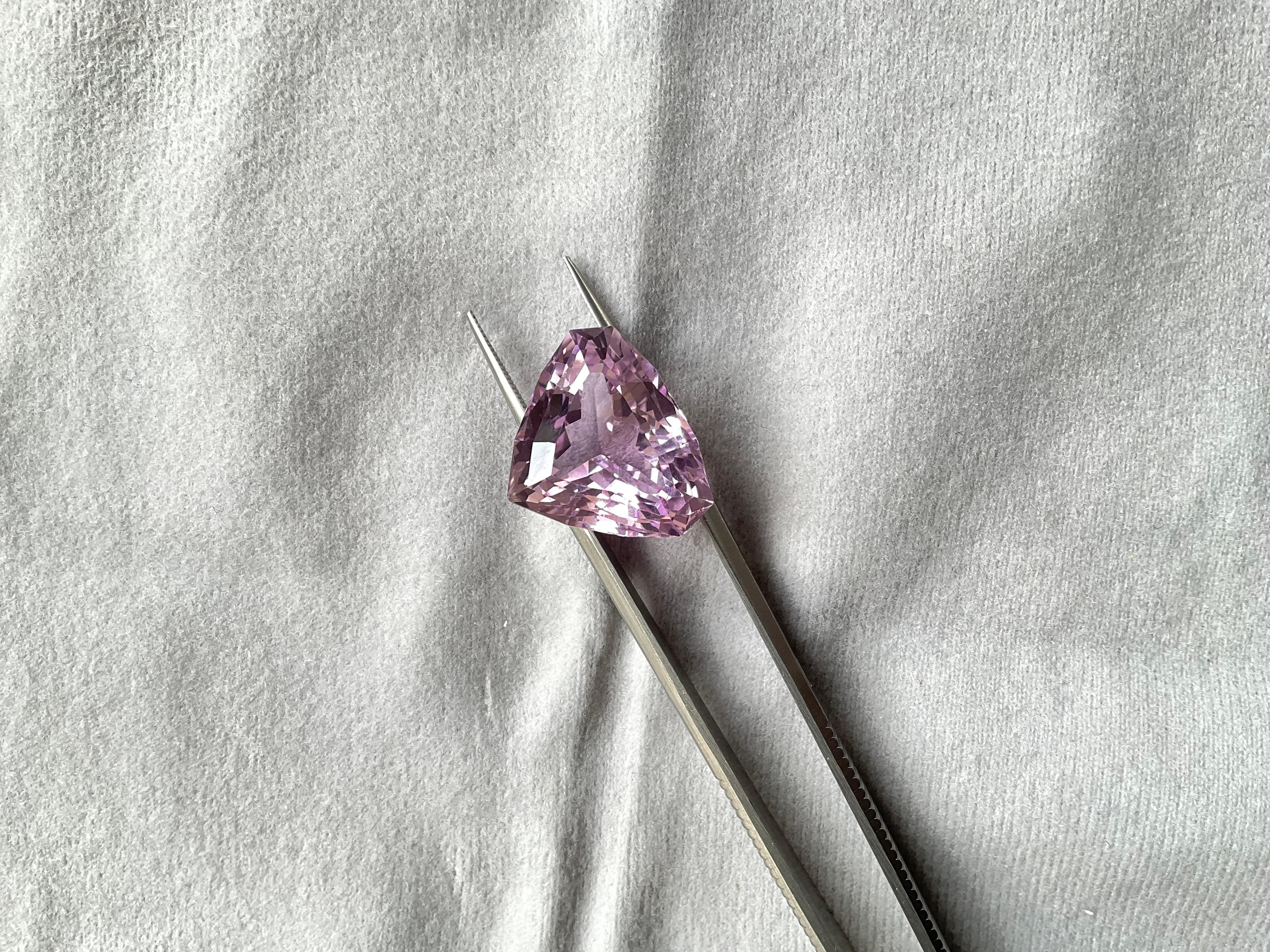 Hohe Qualität 21.15 Karat Rosa Kunzit Fancy Cut Stein für Schmuck Natural Gem (Ungeschliffen)