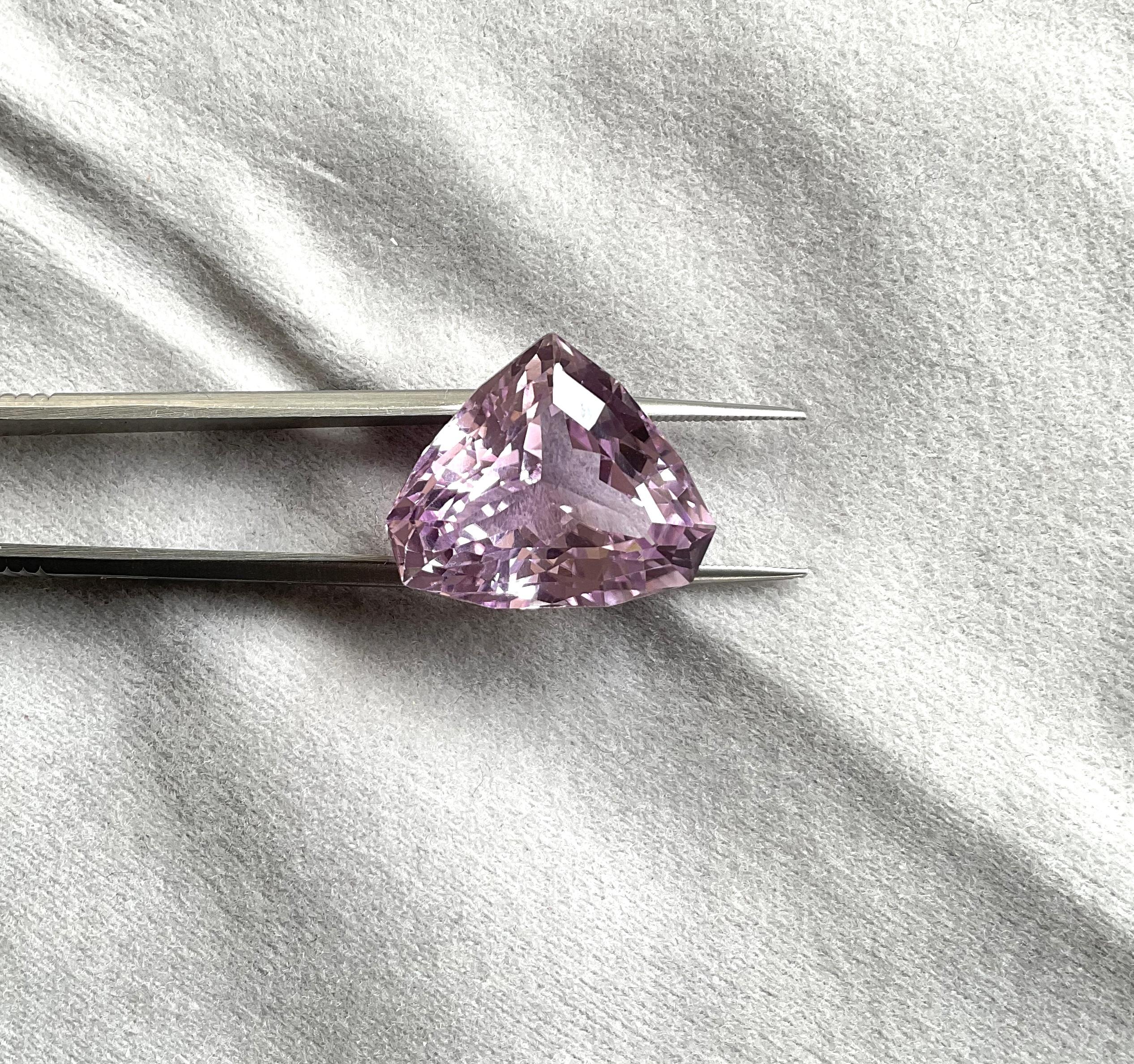 Hohe Qualität 21.15 Karat Rosa Kunzit Fancy Cut Stein für Schmuck Natural Gem im Zustand „Relativ gut“ in Jaipur, RJ