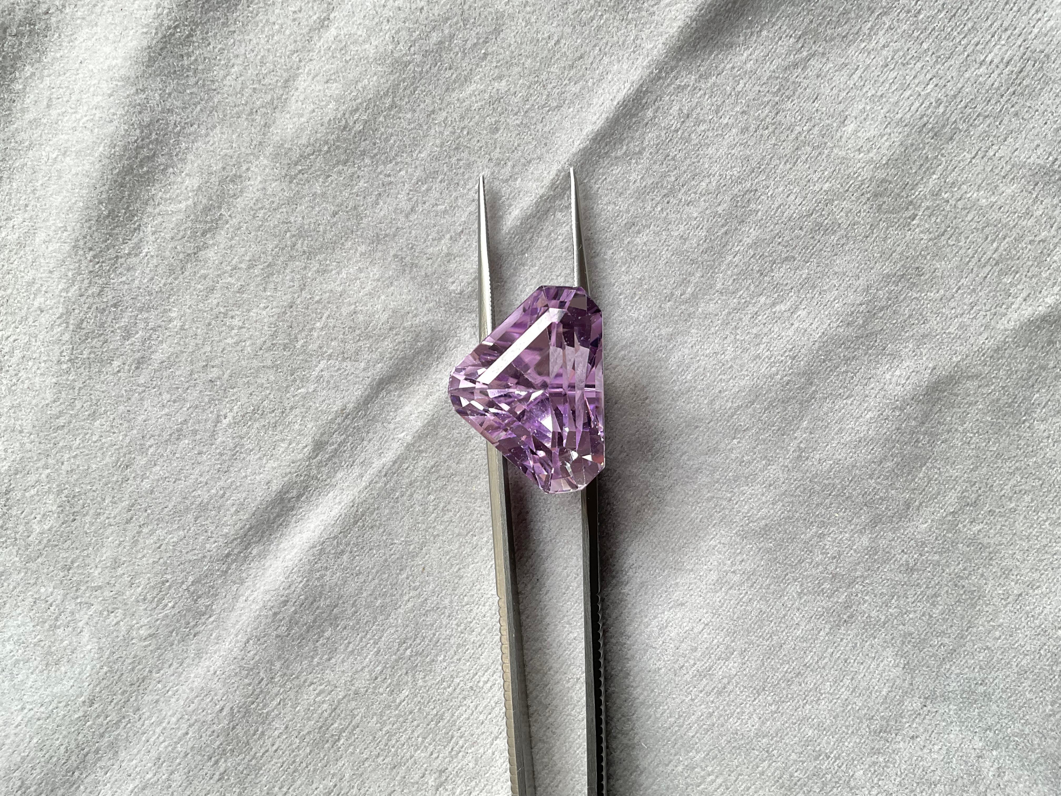 High Quality 33.30 Carats Pink Kunzite Fancy Cut stone For jewelry Natural Gem In Fair Condition In Jaipur, RJ