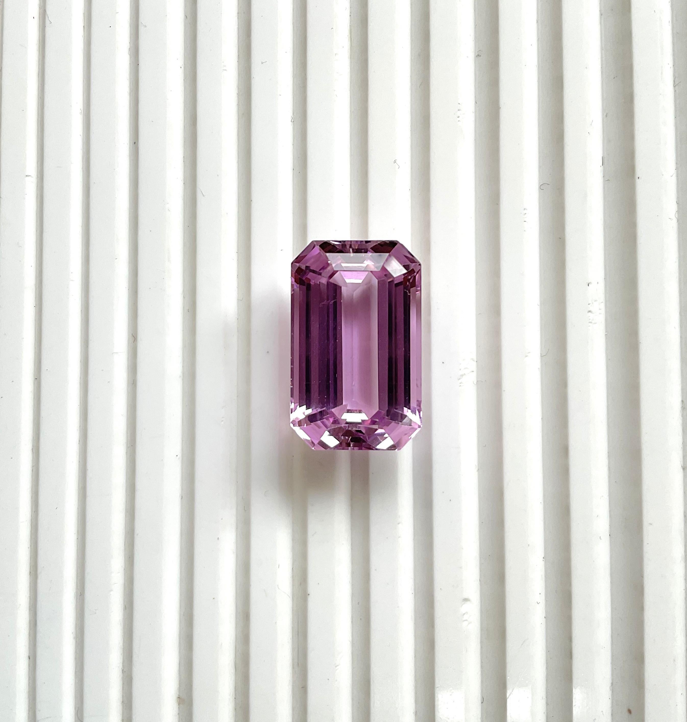 High Quality 39.56 Carats Pink Kunzite Octagon Cut stone For jewelry Natural Gem

Gemstone - Kunzite
Weight - 39.56 carats
Shape - Octagon Cut stone
Size - 24x15 mm
Quantity - 1 Piece