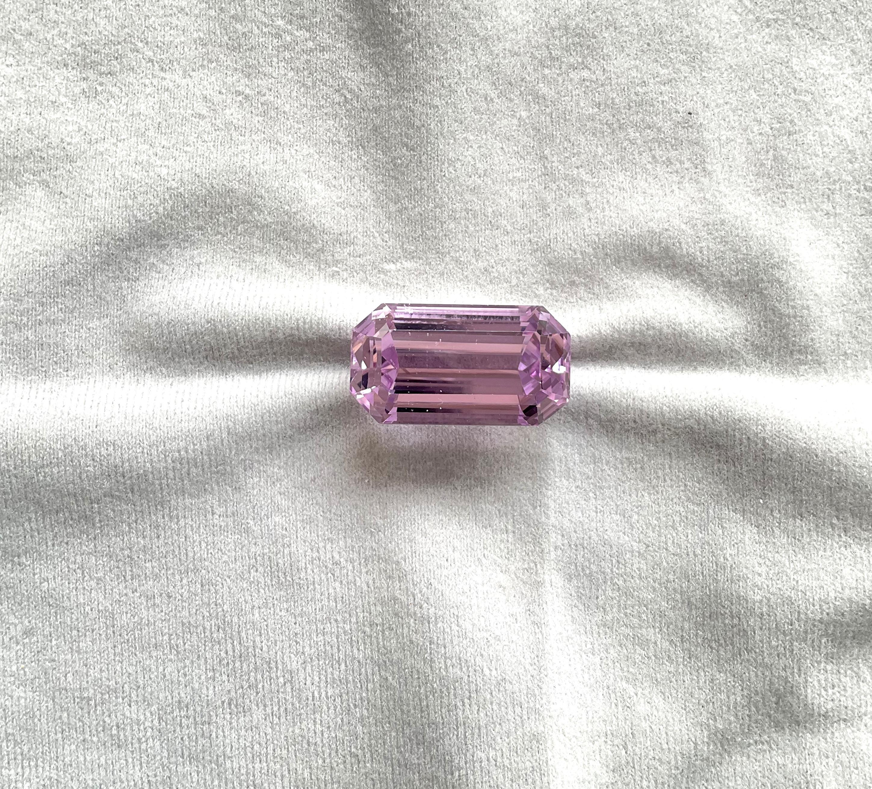 High Quality 41.80 Carats Pink Kunzite Octagon Cut stone For jewelry Natural Gem

Gemstone - Kunzite
Weight - 41.80 carats
Shape - Octagon Cut stone
Size - 25x14 mm
Quantity - 1 Piece