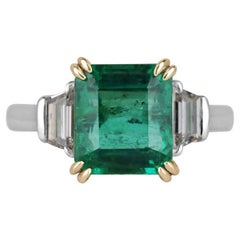 Anello a tre pietre con smeraldo e diamante taglio Asscher di alta qualità da 4,85tcw in 18 carati