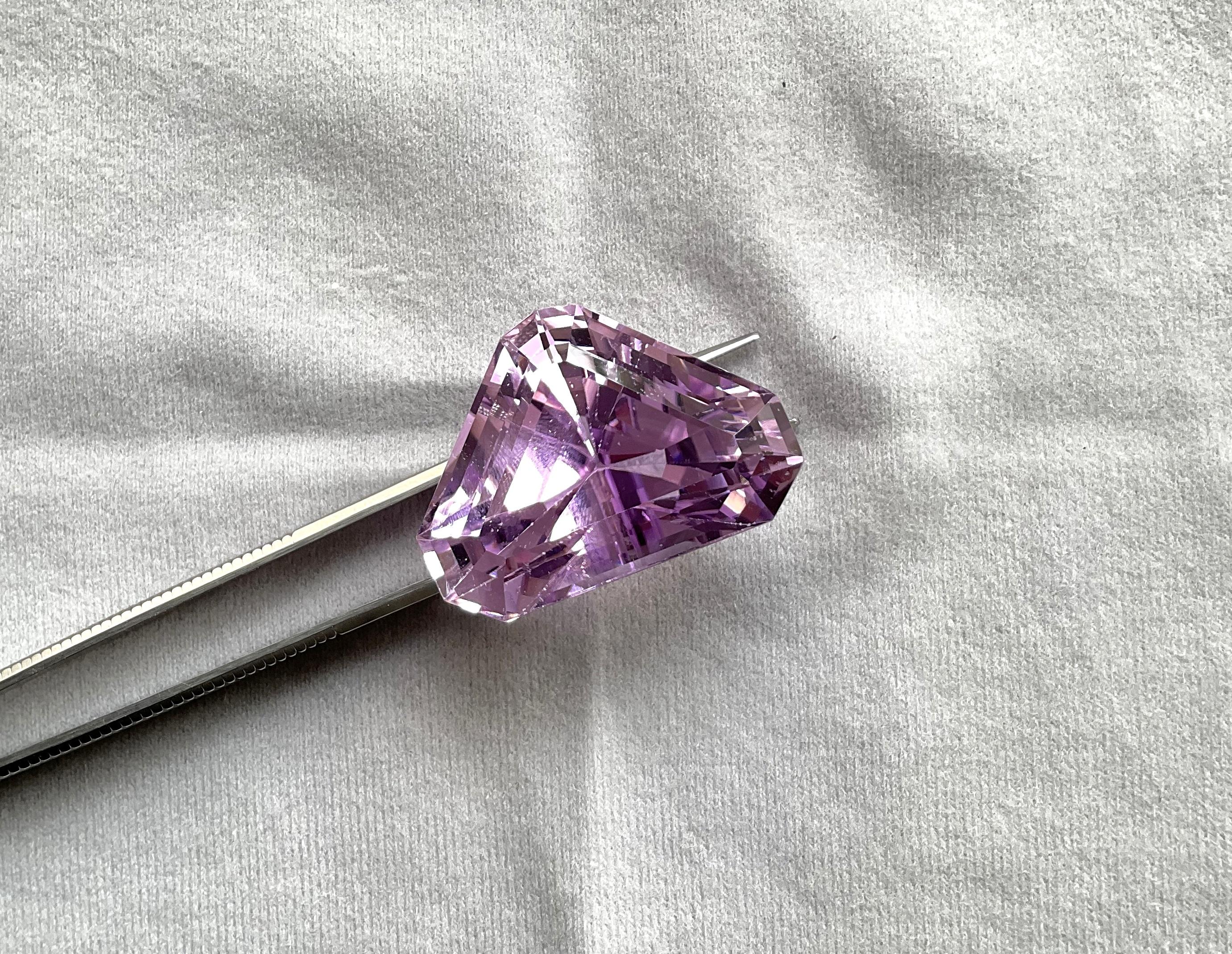 High Quality 90.82 Carats Pink Kunzite Fancy Cut stone For jewelry Natural Gem

Gemstone - Kunzite
Weight - 90.82 carats
Shape - Fancy Cut stone
Size - 34x24 mm
Quantity - 1 Piece