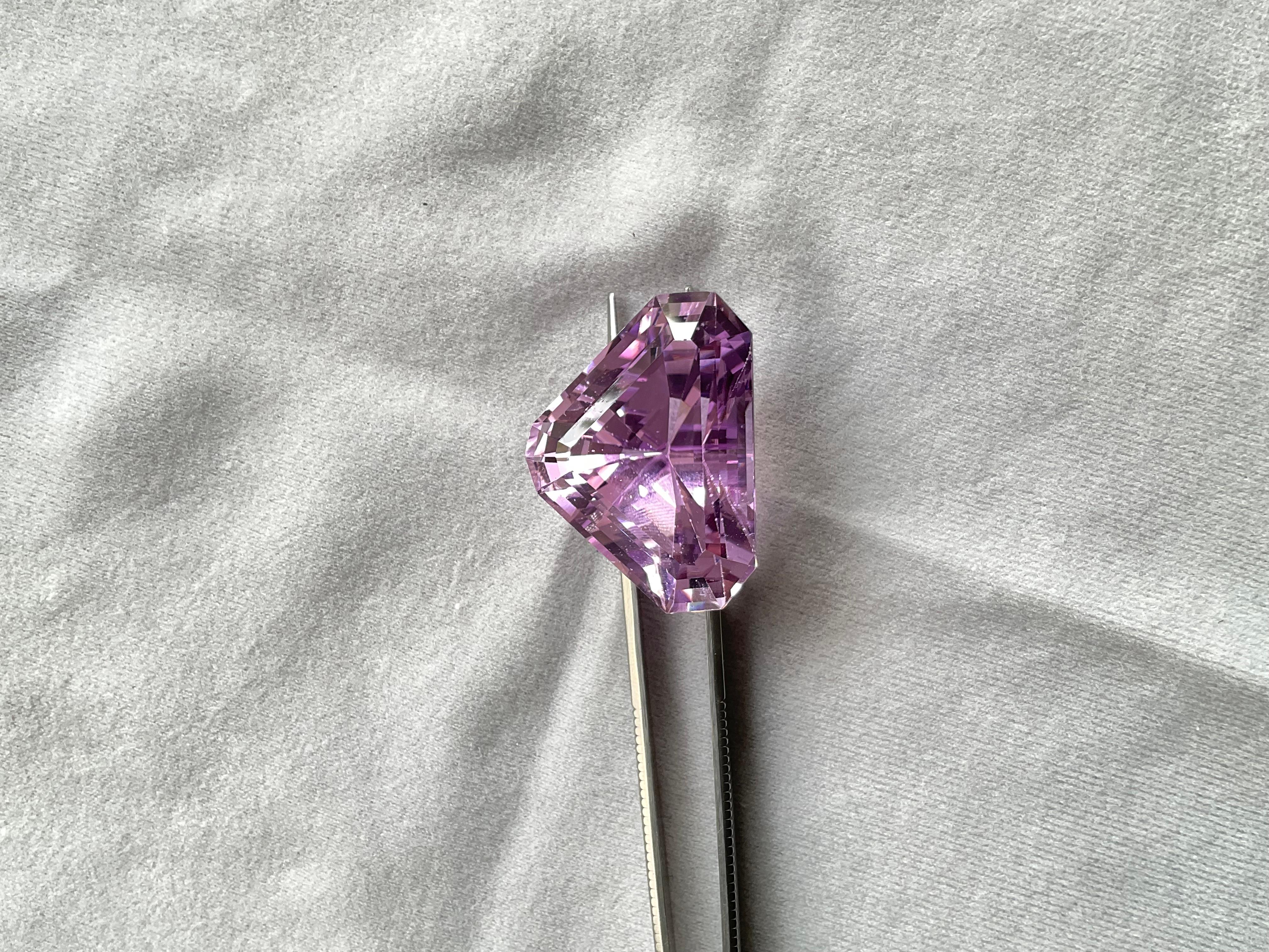 Uncut High Quality 90.82 Carats Pink Kunzite Fancy Cut stone For jewelry Natural Gem