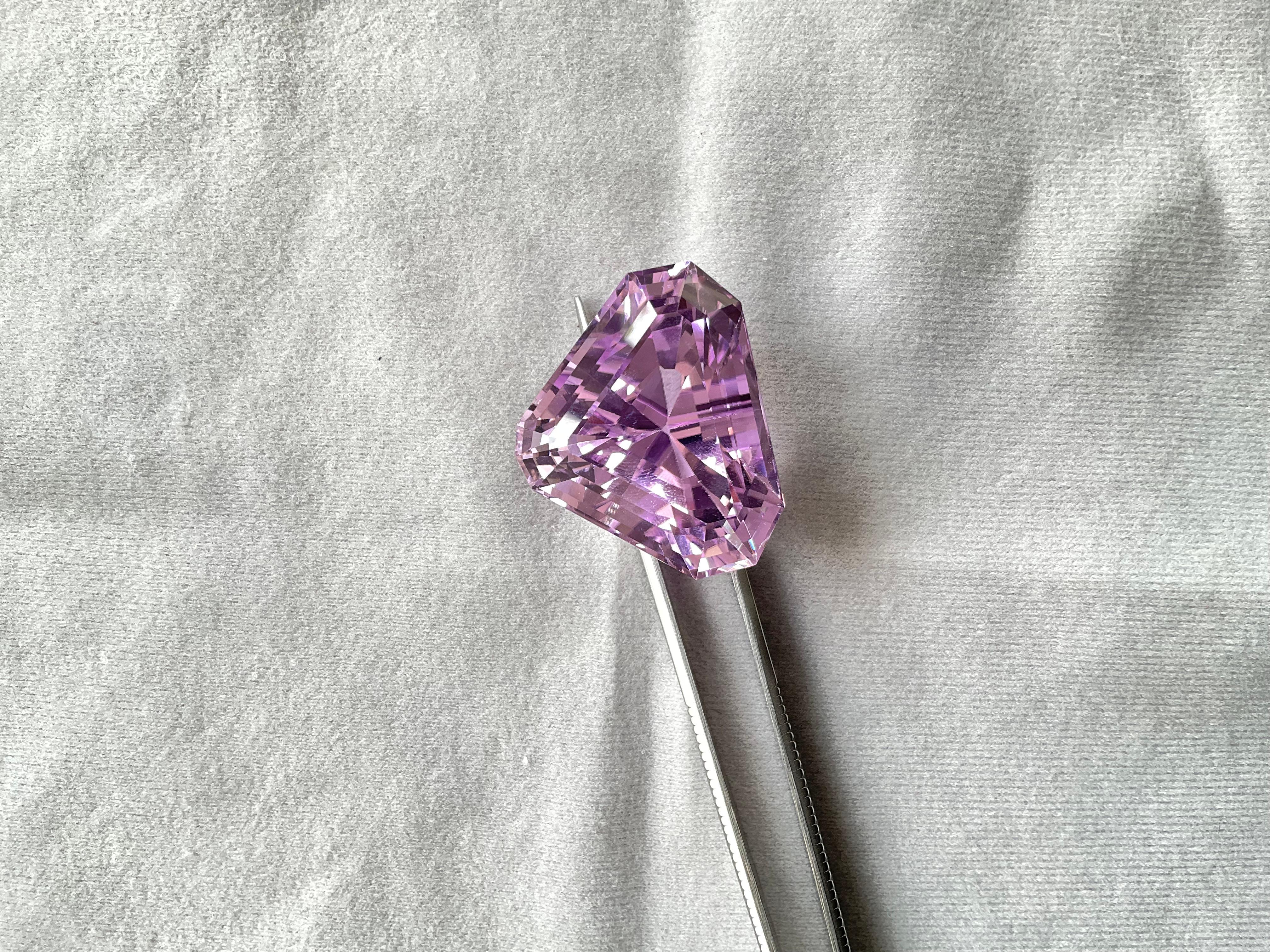 High Quality 92.35 Carats Pink Kunzite Fancy Cut stone For jewelry Natural Gem

Gemstone - Kunzite
Weight - 92.35 carats
Shape - Fancy Cut stone
Size - 32x27x26 mm
Quantity - 1 Piece