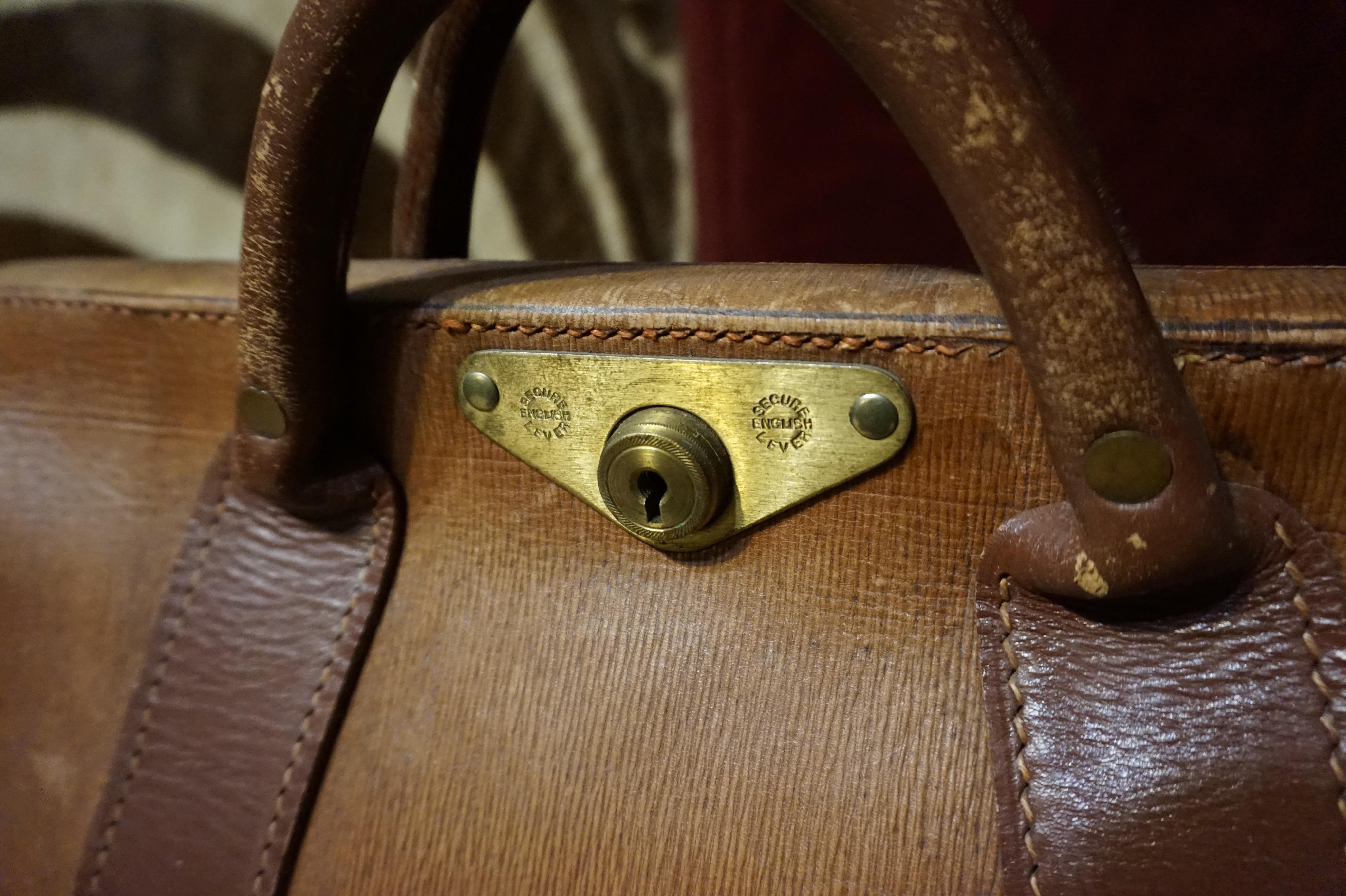 British Colonial High Quality Antique English Leather Weekender Gladstone Bag with Brass Fittings