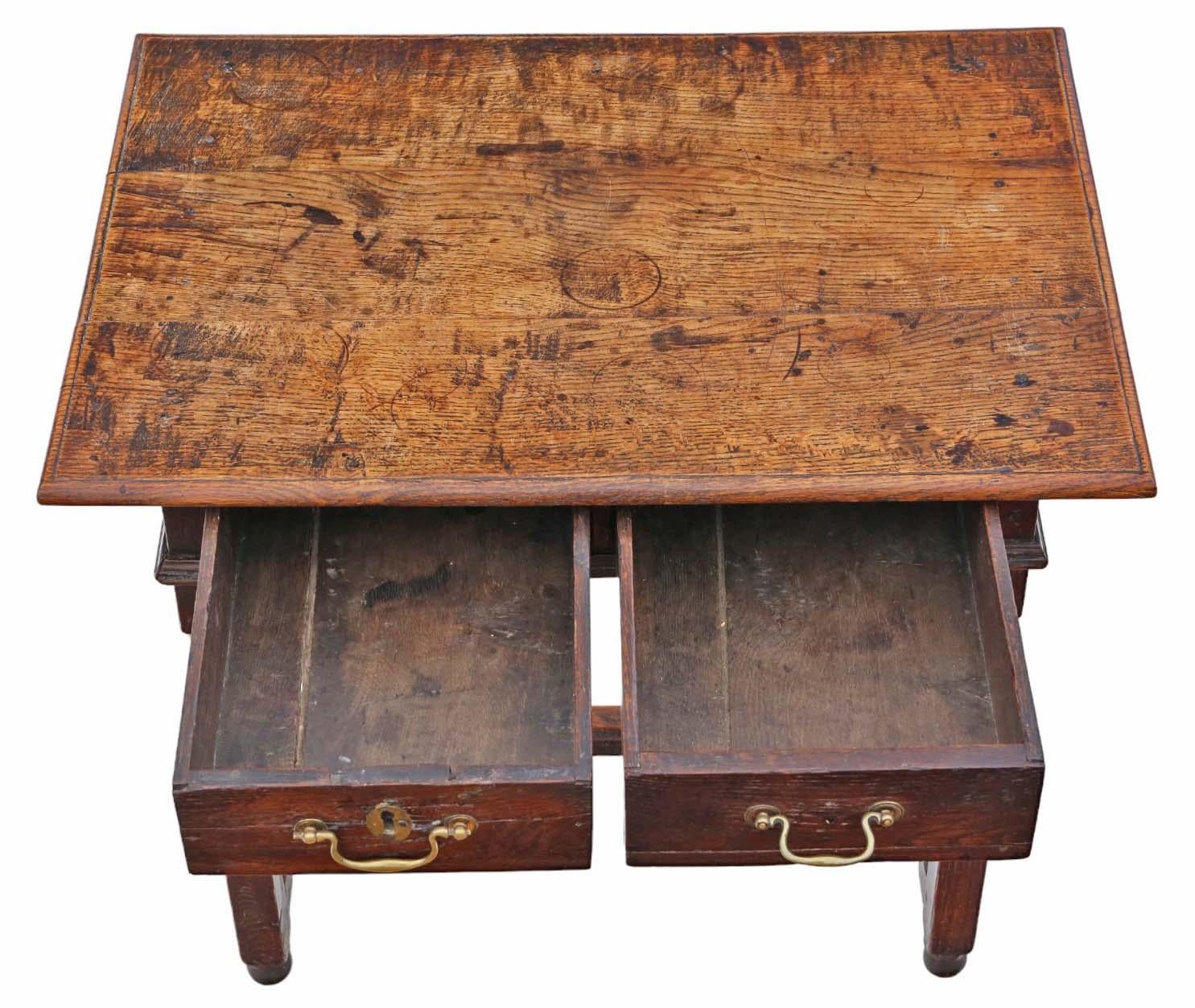 High-Quality Antique Oak Writing Table - Early 18th Century Desk Side Dressing For Sale 1