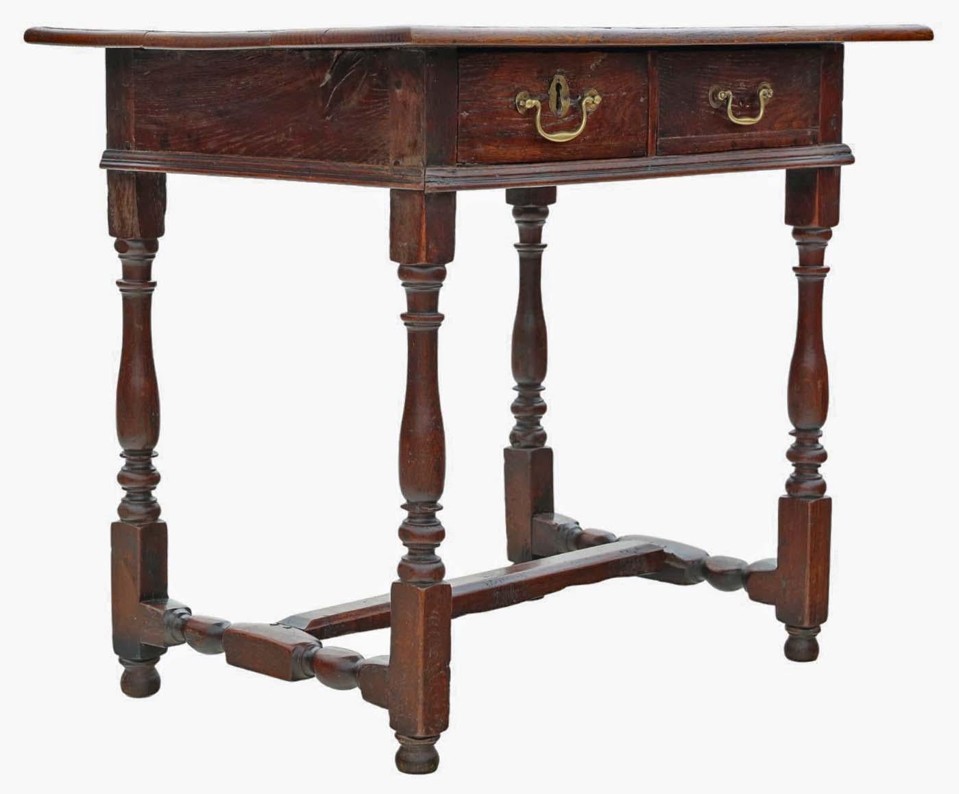 High-Quality Antique Oak Writing Table - Early 18th Century Desk Side Dressing For Sale 2