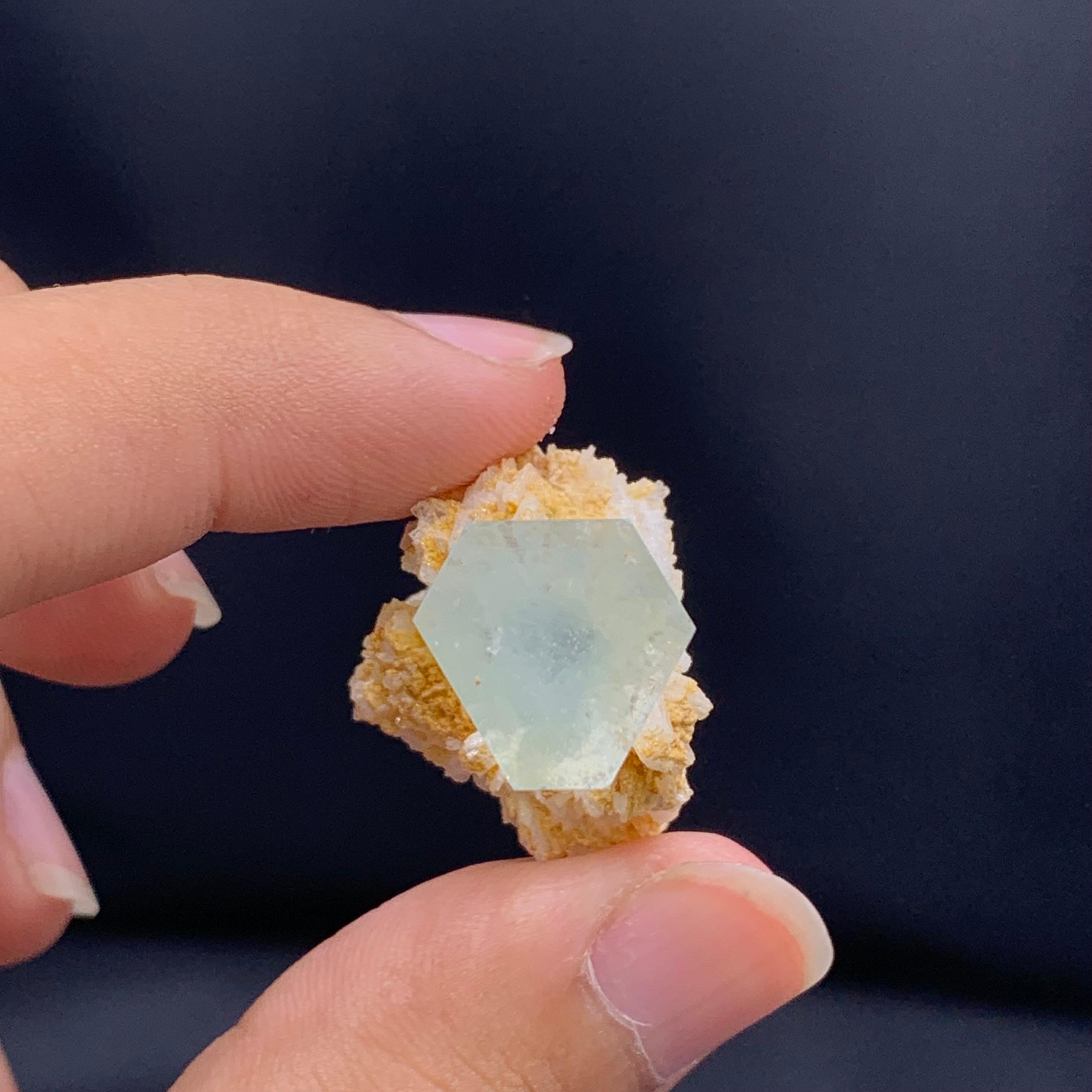 En cristal d'aigue-marine de haute qualité sur Albite du Pakistan, 15,50 grammes en vente 4
