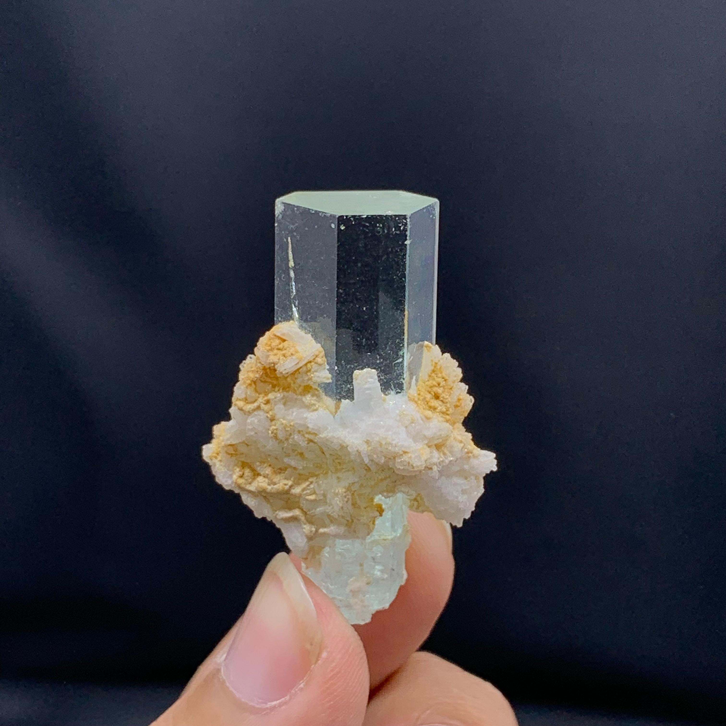 En cristal d'aigue-marine de haute qualité sur Albite du Pakistan, 15,50 grammes en vente 5