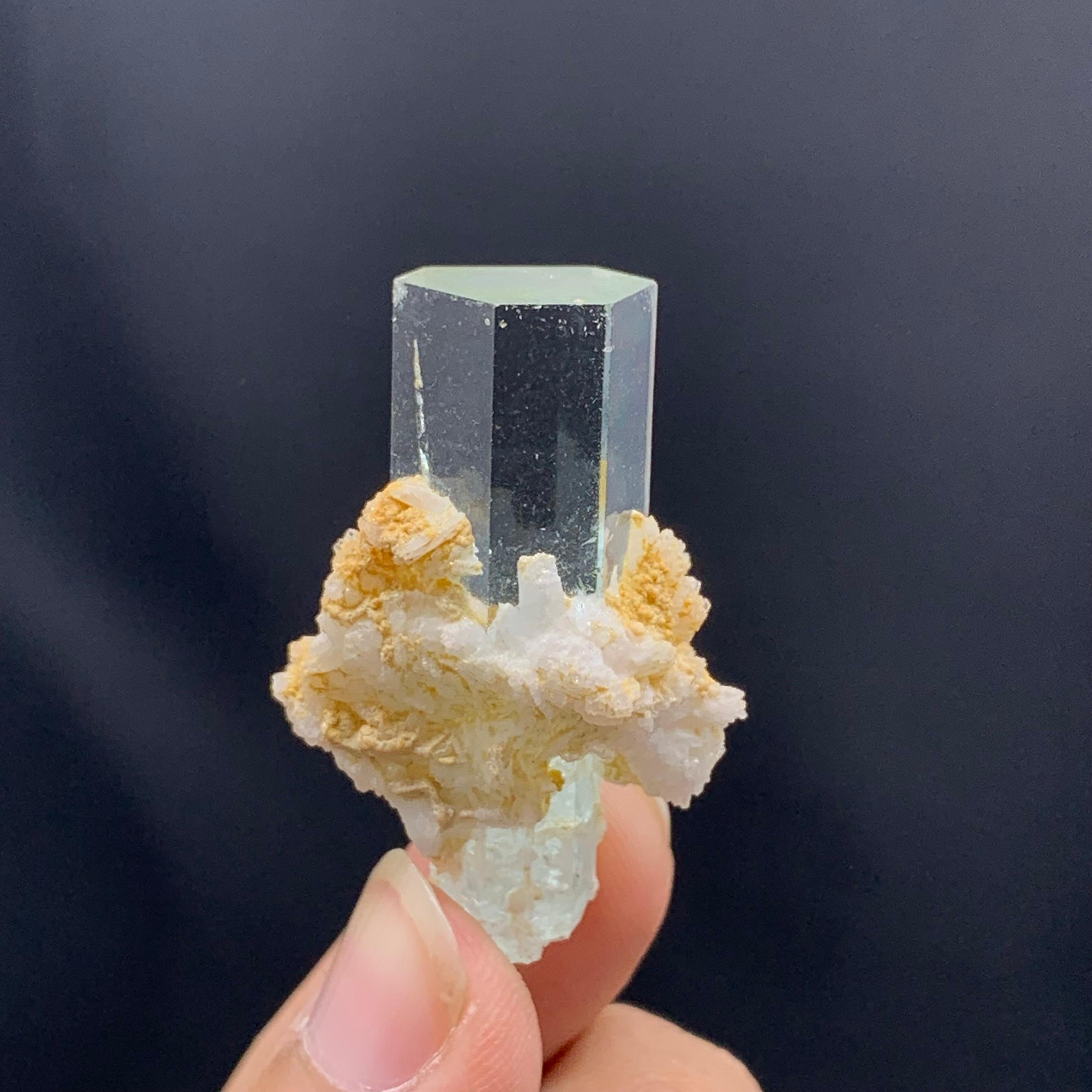 En cristal d'aigue-marine de haute qualité sur Albite du Pakistan, 15,50 grammes en vente 6