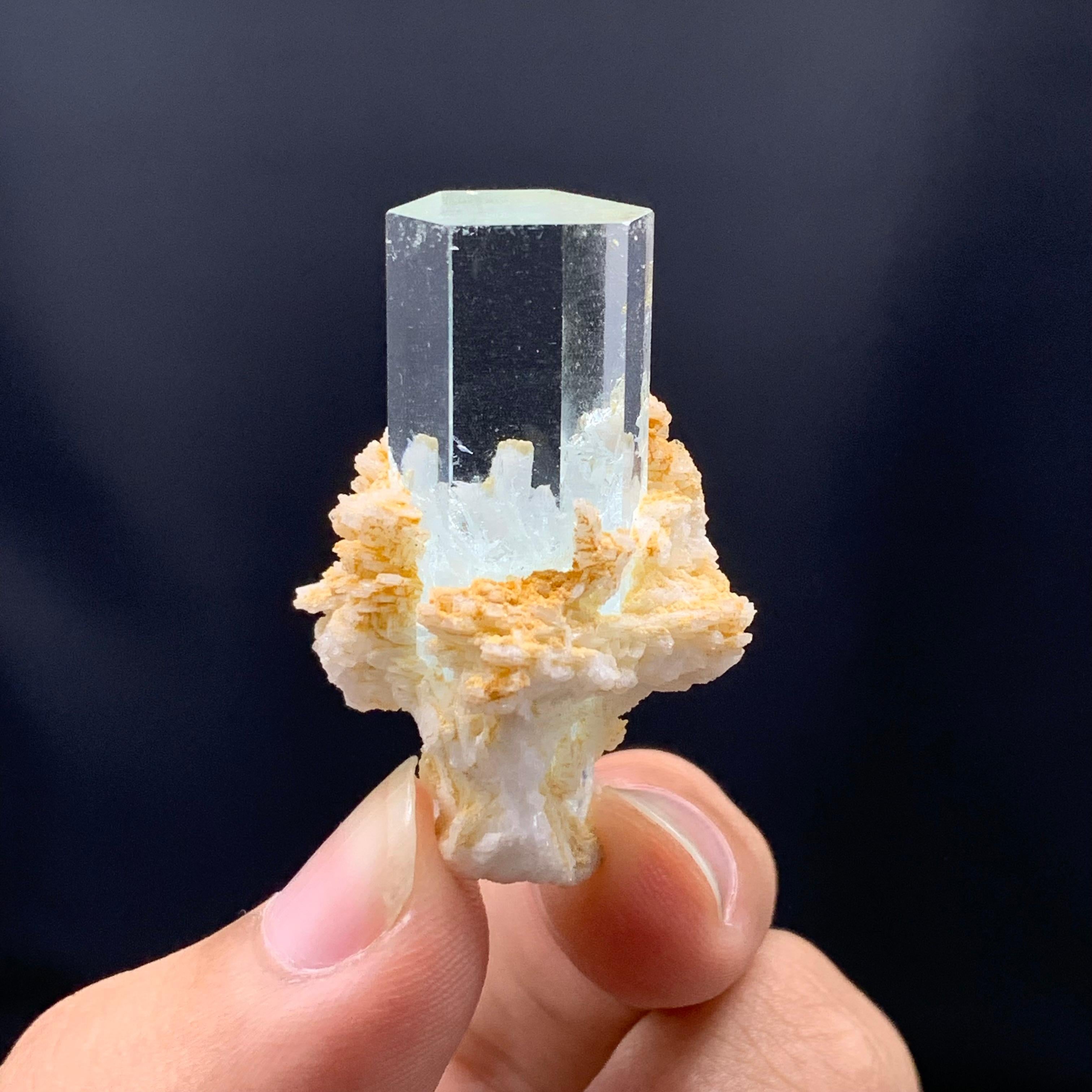 En cristal d'aigue-marine de haute qualité sur Albite du Pakistan, 15,50 grammes en vente 8