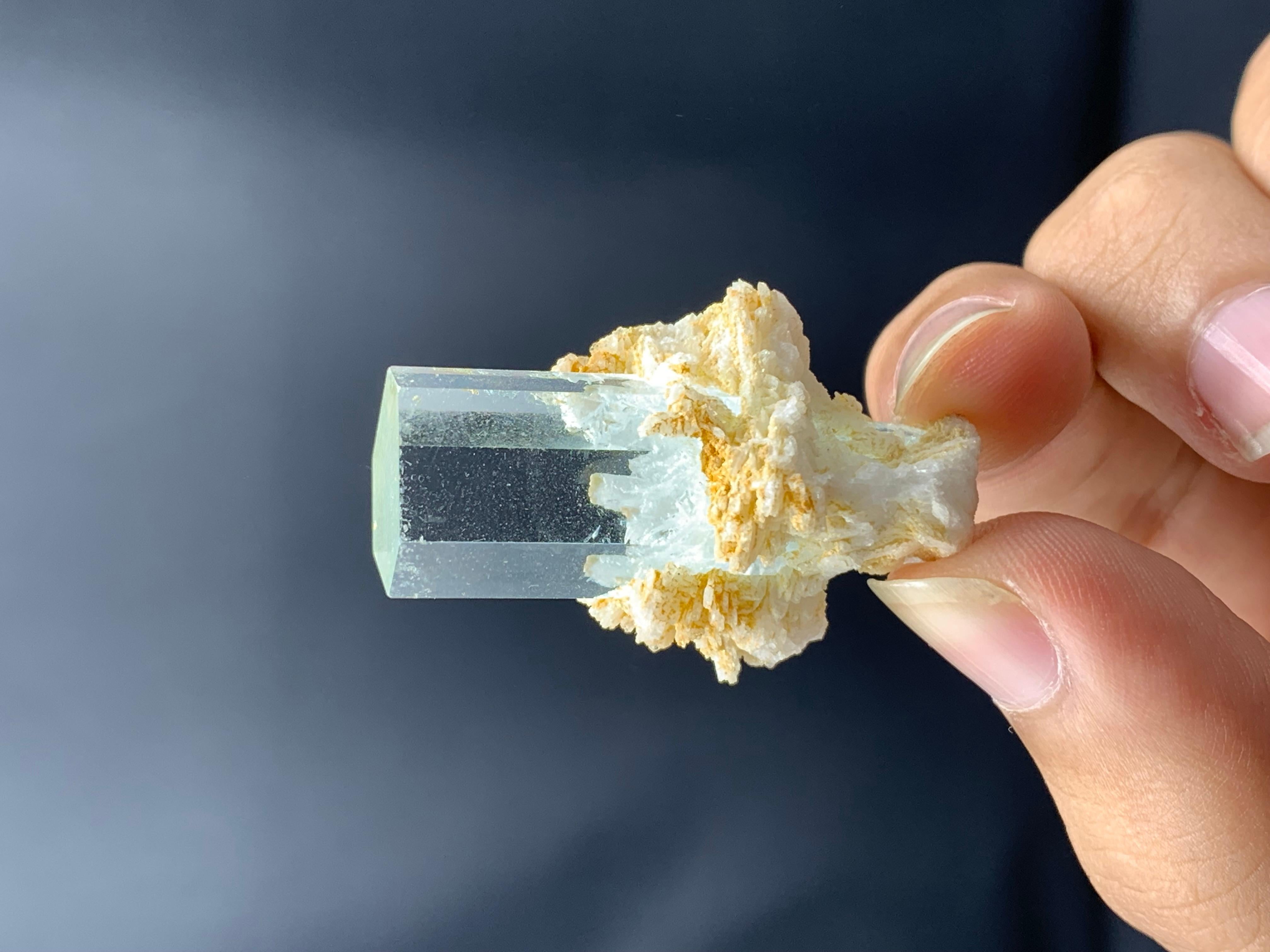 En cristal d'aigue-marine de haute qualité sur Albite du Pakistan, 15,50 grammes en vente 9