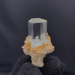 15,50 grammi di cristallo di acquamarina di alta qualità su albite dal Pakistan