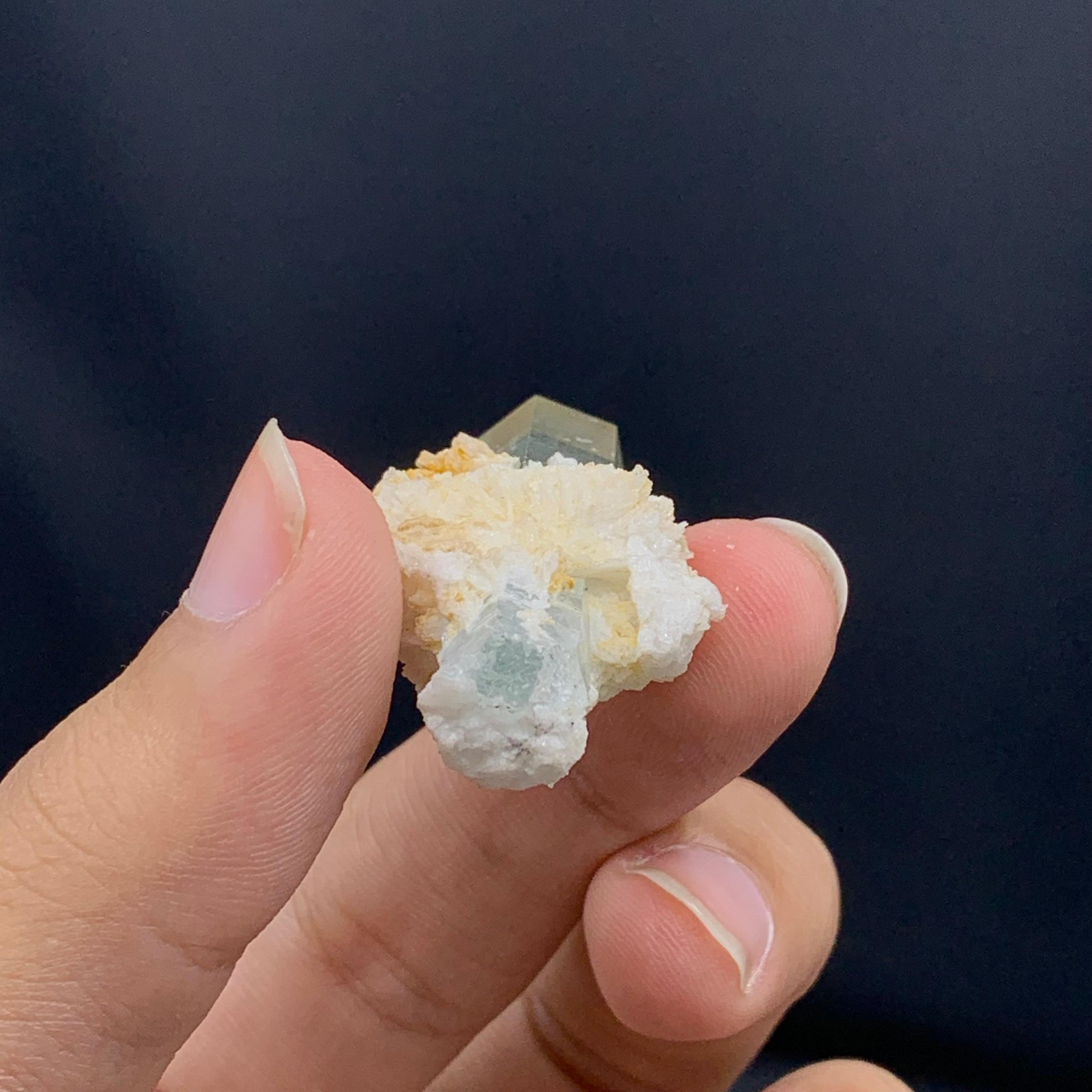 Style Adam En cristal d'aigue-marine de haute qualité sur Albite du Pakistan, 15,50 grammes en vente