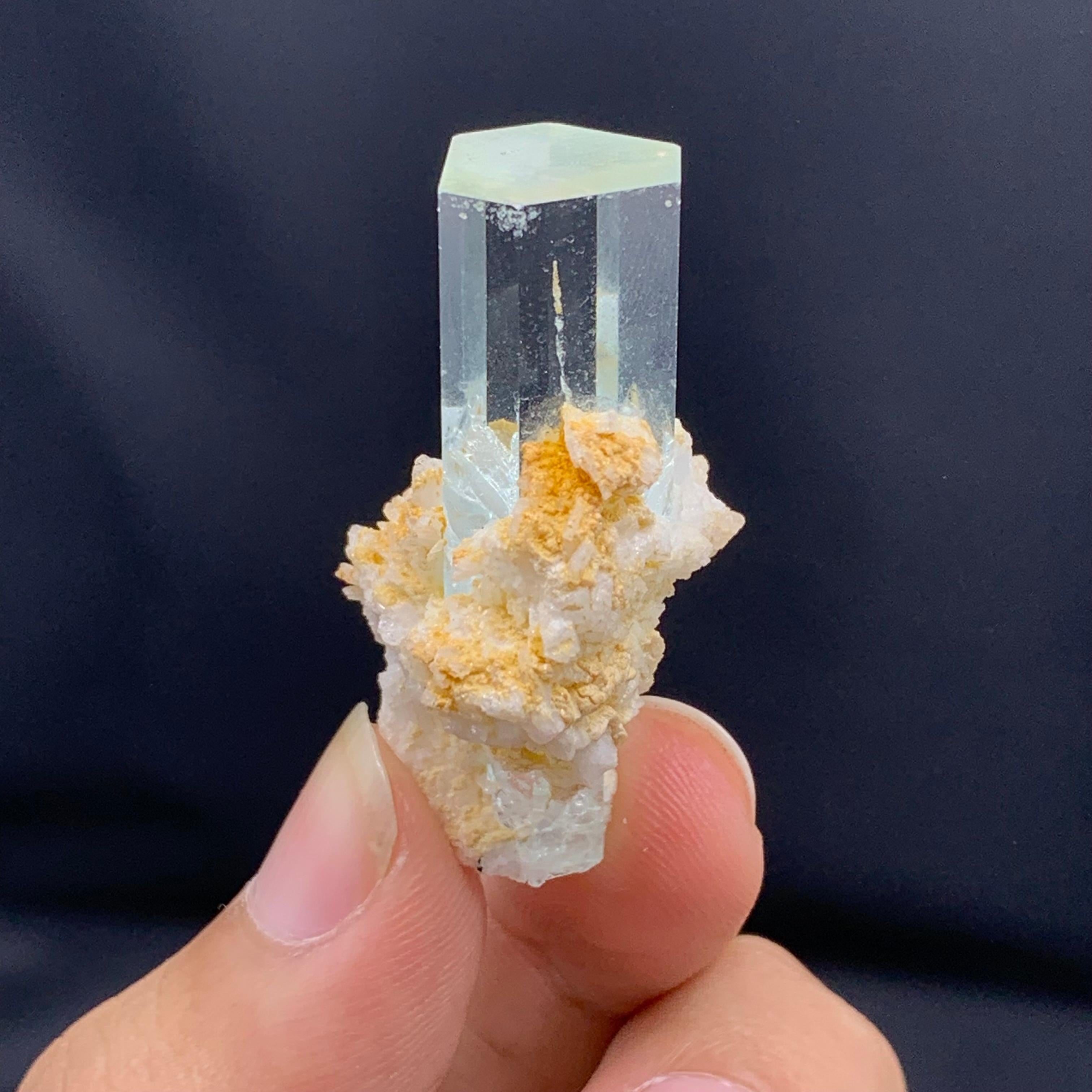 Cristal En cristal d'aigue-marine de haute qualité sur Albite du Pakistan, 15,50 grammes en vente