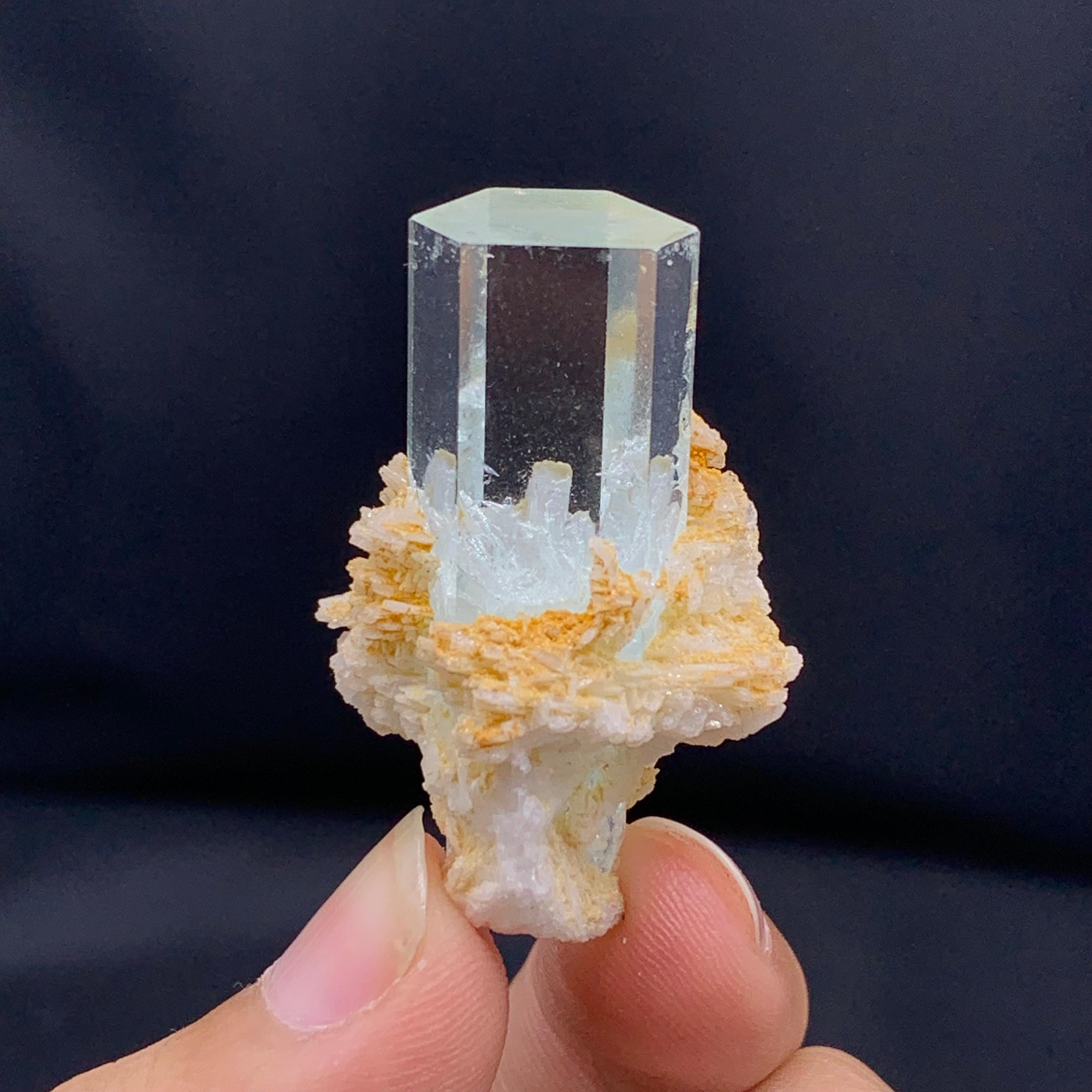 En cristal d'aigue-marine de haute qualité sur Albite du Pakistan, 15,50 grammes en vente 2