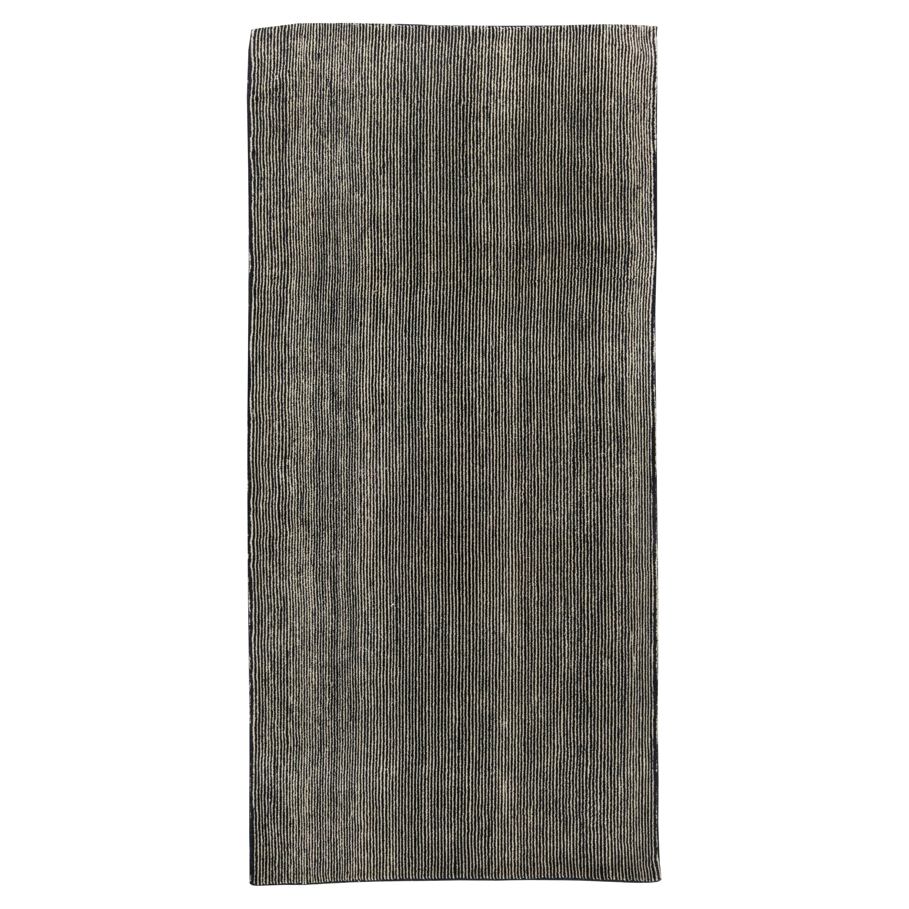 Zeitgenössischer gestreifter grauer handgefertigter Teppich von Doris Leslie Blau in hoher Qualität