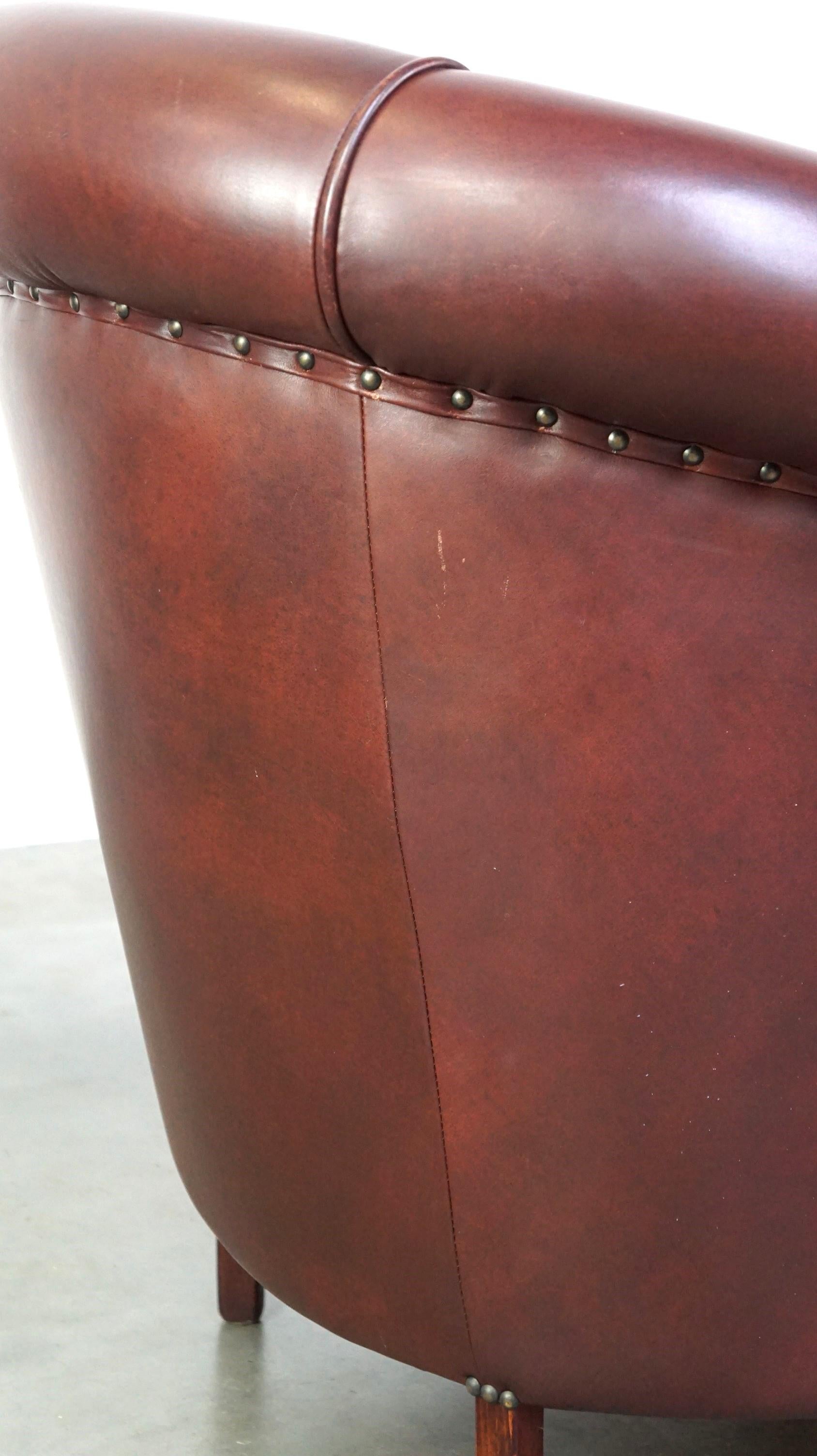 High-quality cowhide leather club chair in classic English style For Sale 5