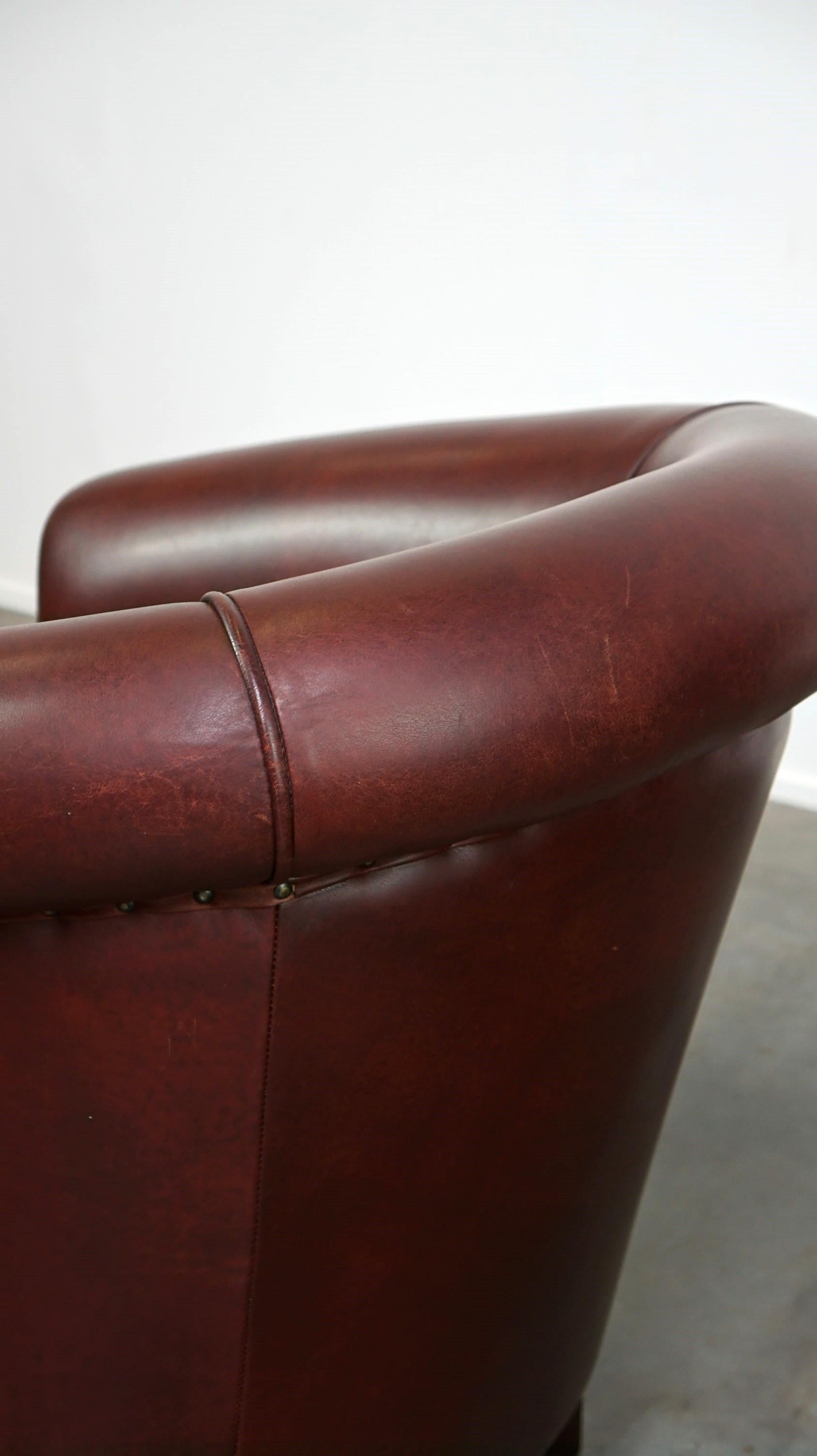 High-quality cowhide leather club chair in classic English style For Sale 6