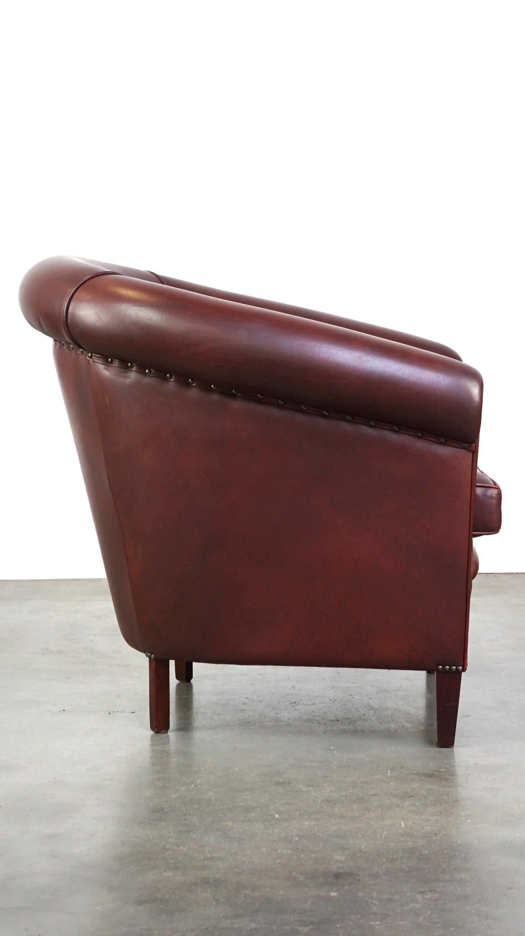 Hand-Crafted High-quality cowhide leather club chair in classic English style For Sale