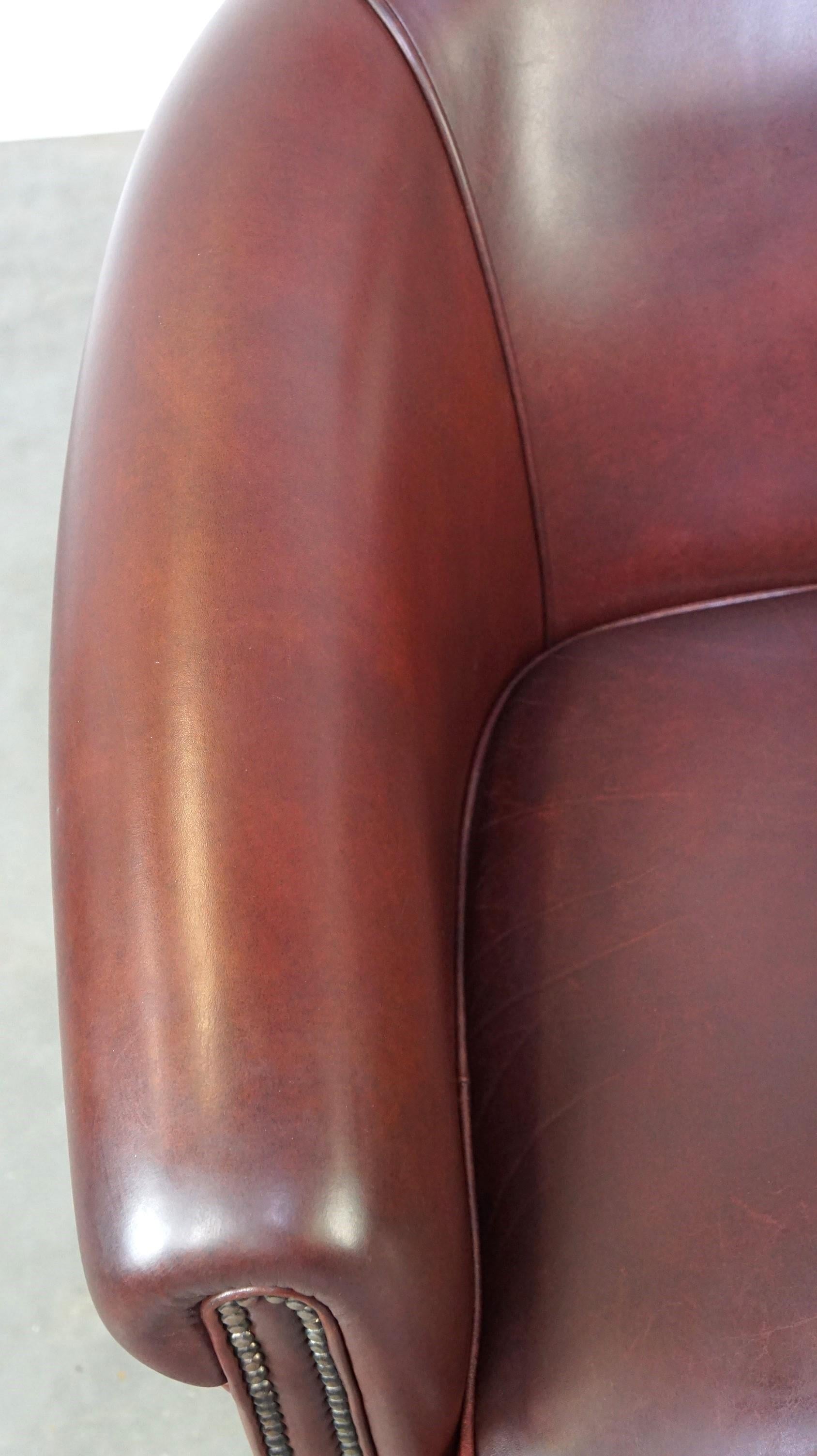 High-quality cowhide leather club chair in classic English style For Sale 1