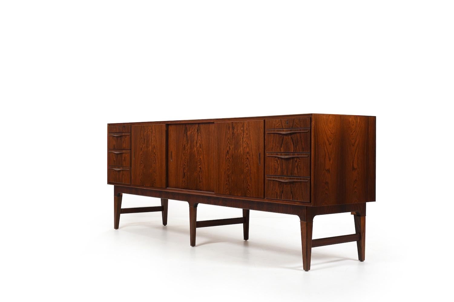 Credenza danese di alta qualità con intarsi di maniglie in ottone del 1950 in vendita 2