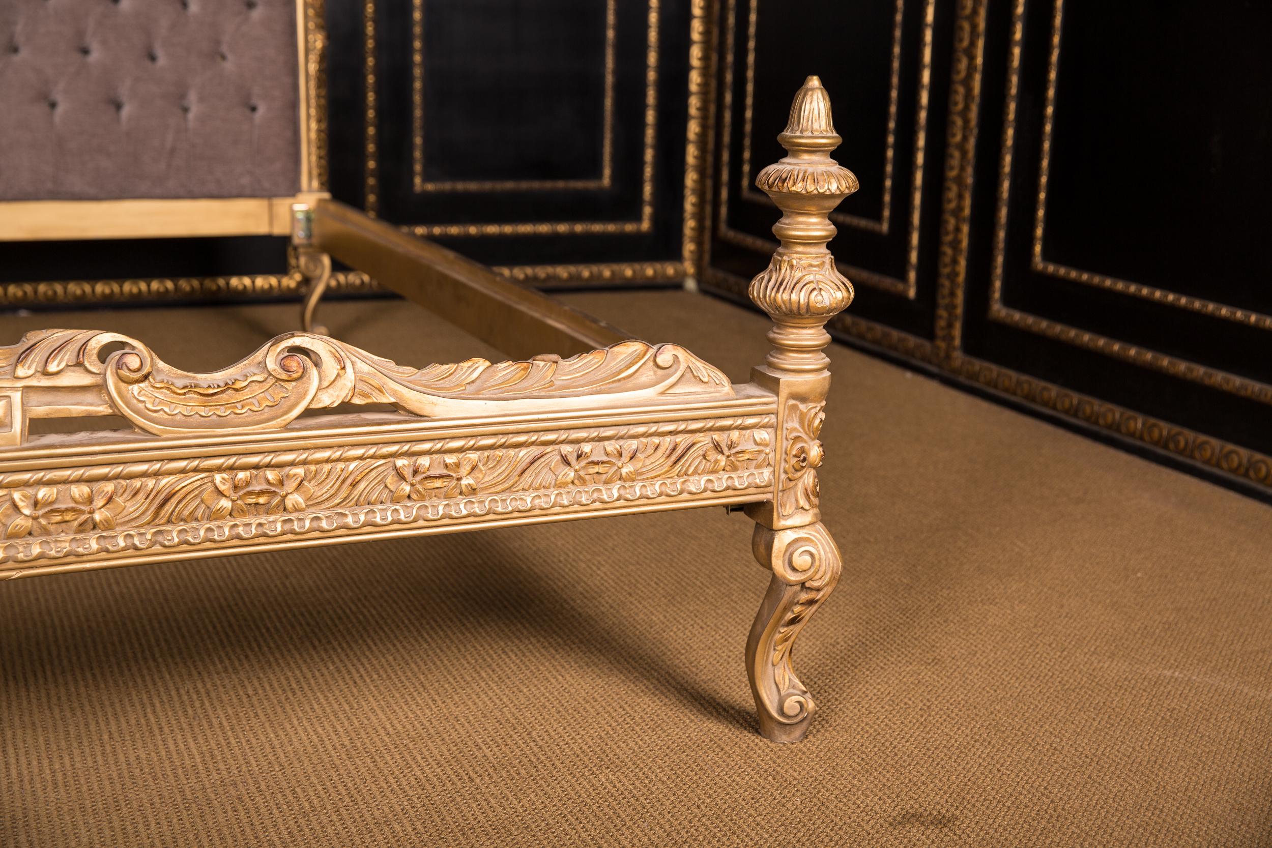 Hochwertiges Doppelbett aus handgeschnitzter Buche im antiken Louis Quinze-Stil (Handgeschnitzt) im Angebot