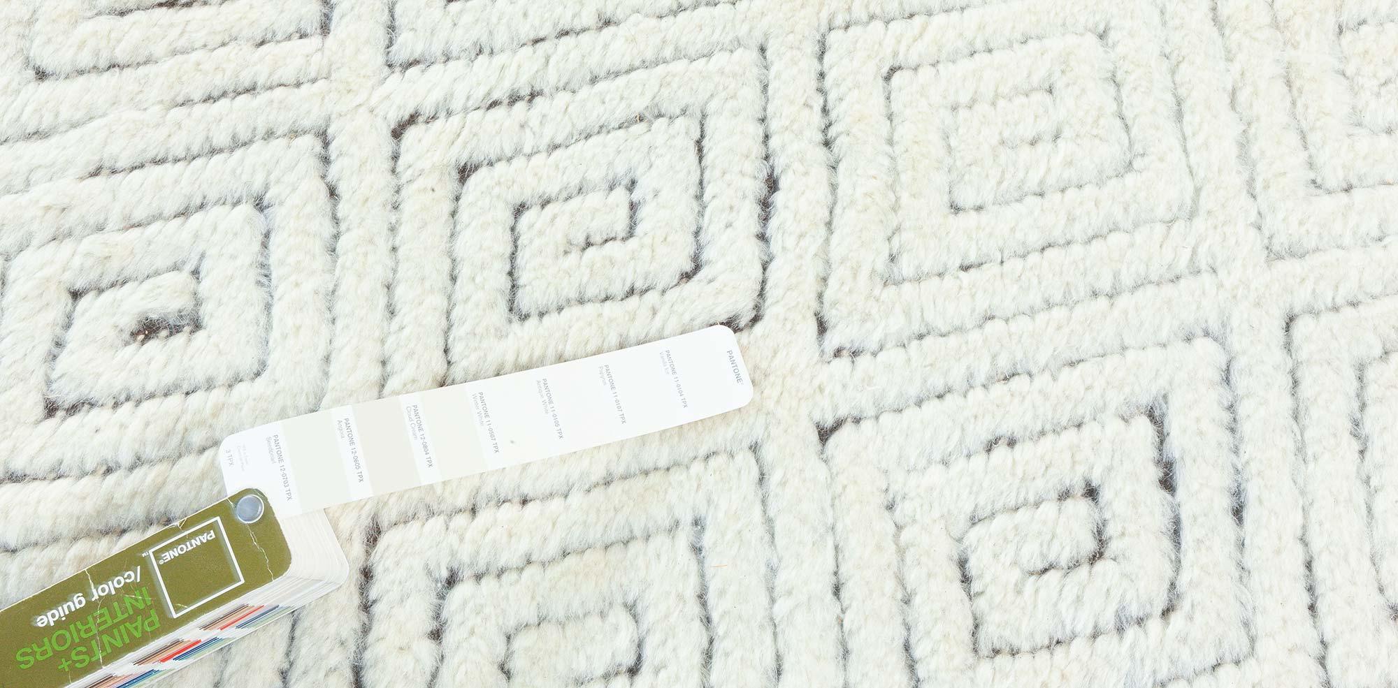 Extragroßer, hochlehner, niedriger Gitterteppich aus Wolle von Doris Leslie Blau, hochwertiger Qualität im Zustand „Neu“ im Angebot in New York, NY