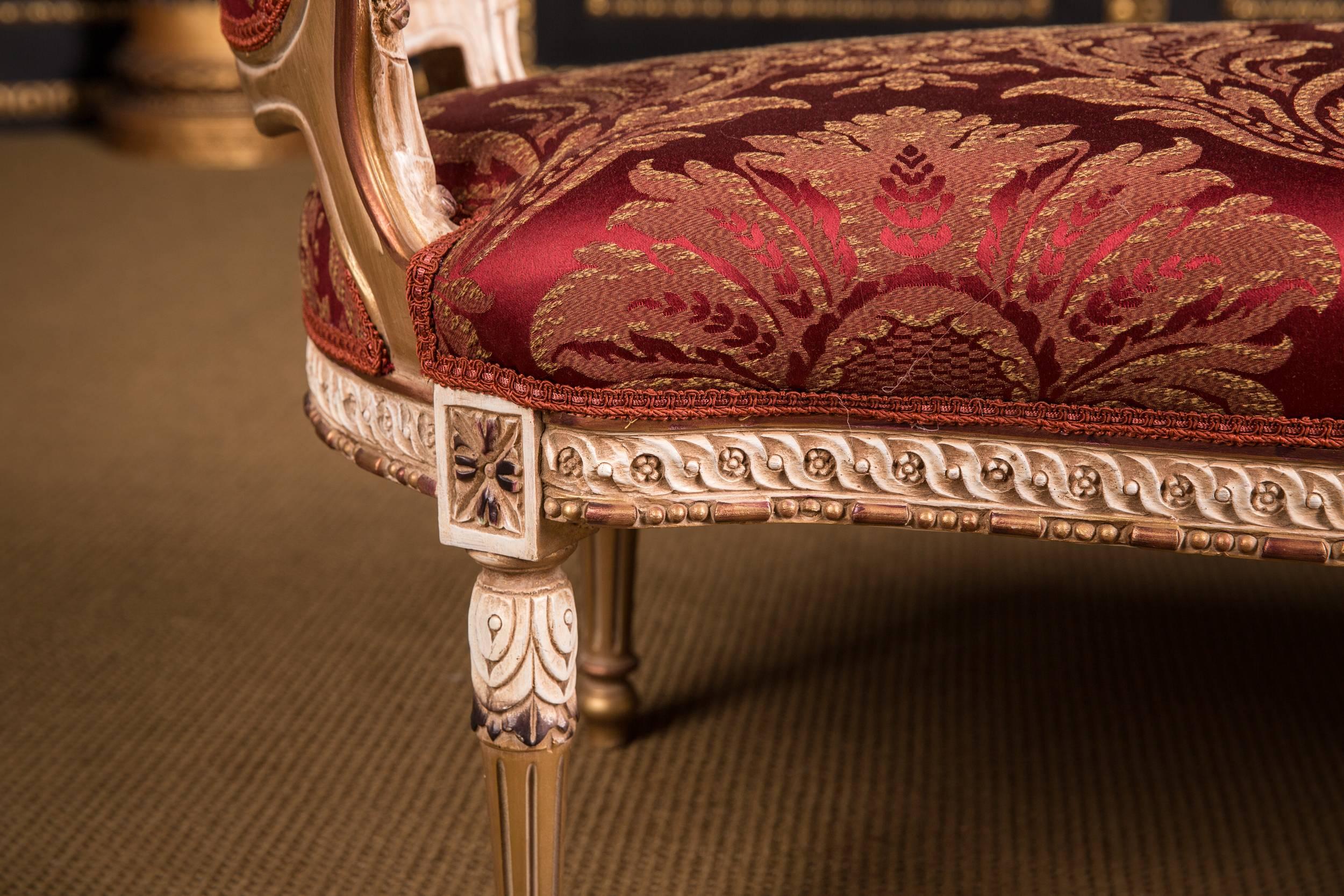 Hand-Carved High Quality French Chaise Longue in Louis Quinze Style