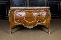 Commode française de haute qualité avec plateau en marbre de style Louis Quinze