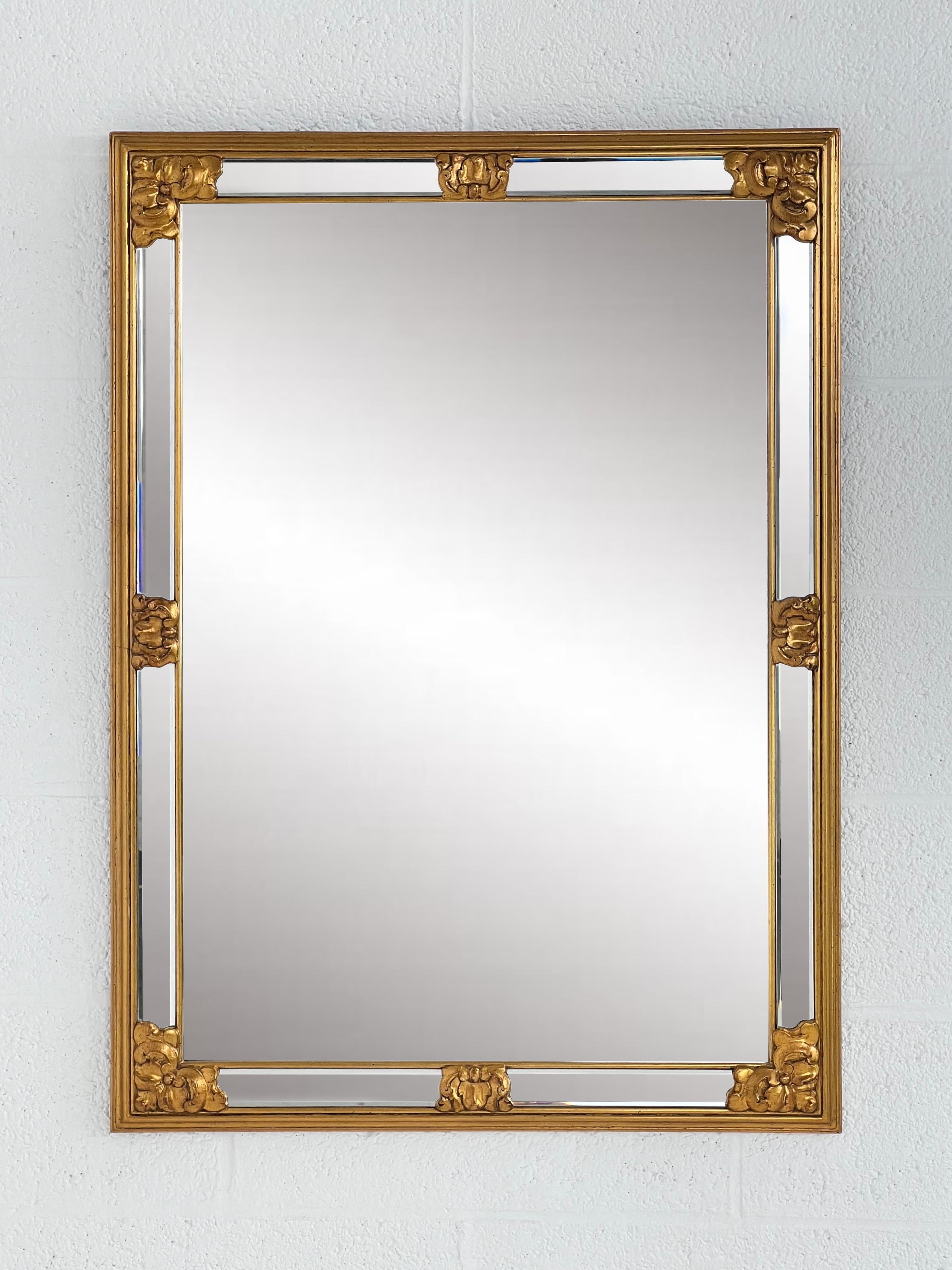 Large mirror with high-quality fences. it imposes by its size but also by the quality of its manufacture. The built-in fasteners are designed so you can hang it in portrait or landscape. In perfect condition, without claws or traces.