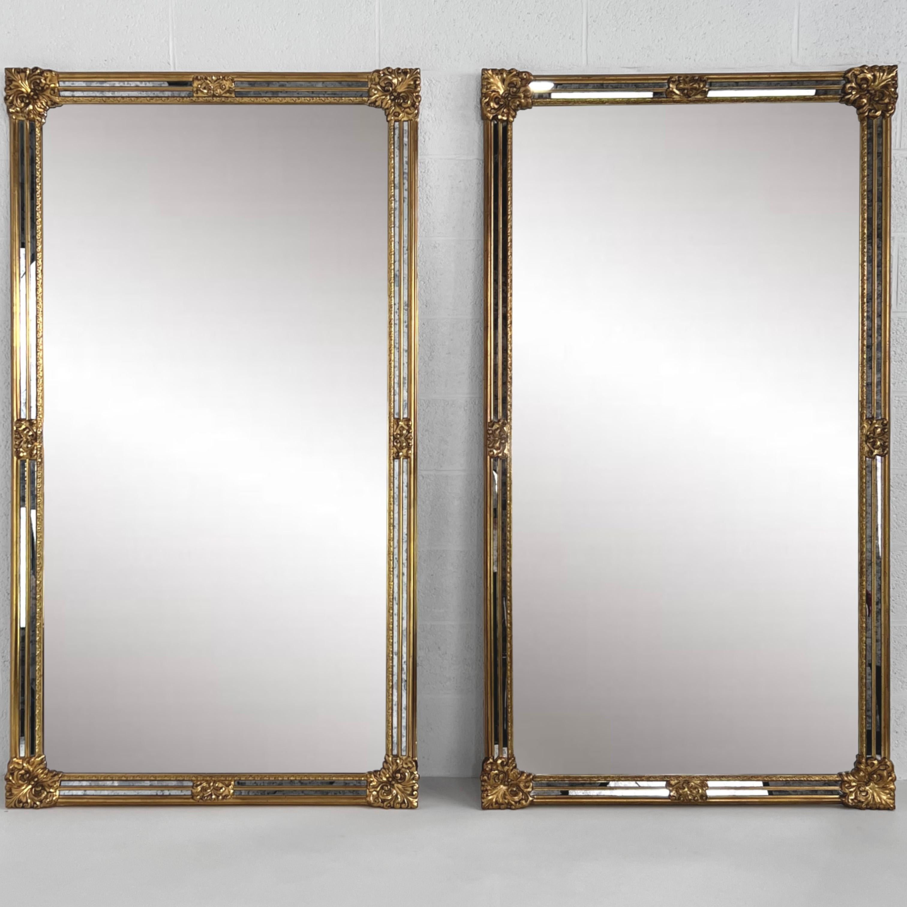 Hochwertige vergoldete Glasperlen und abgeschrägte große Spiegelpaare (Regency) im Angebot