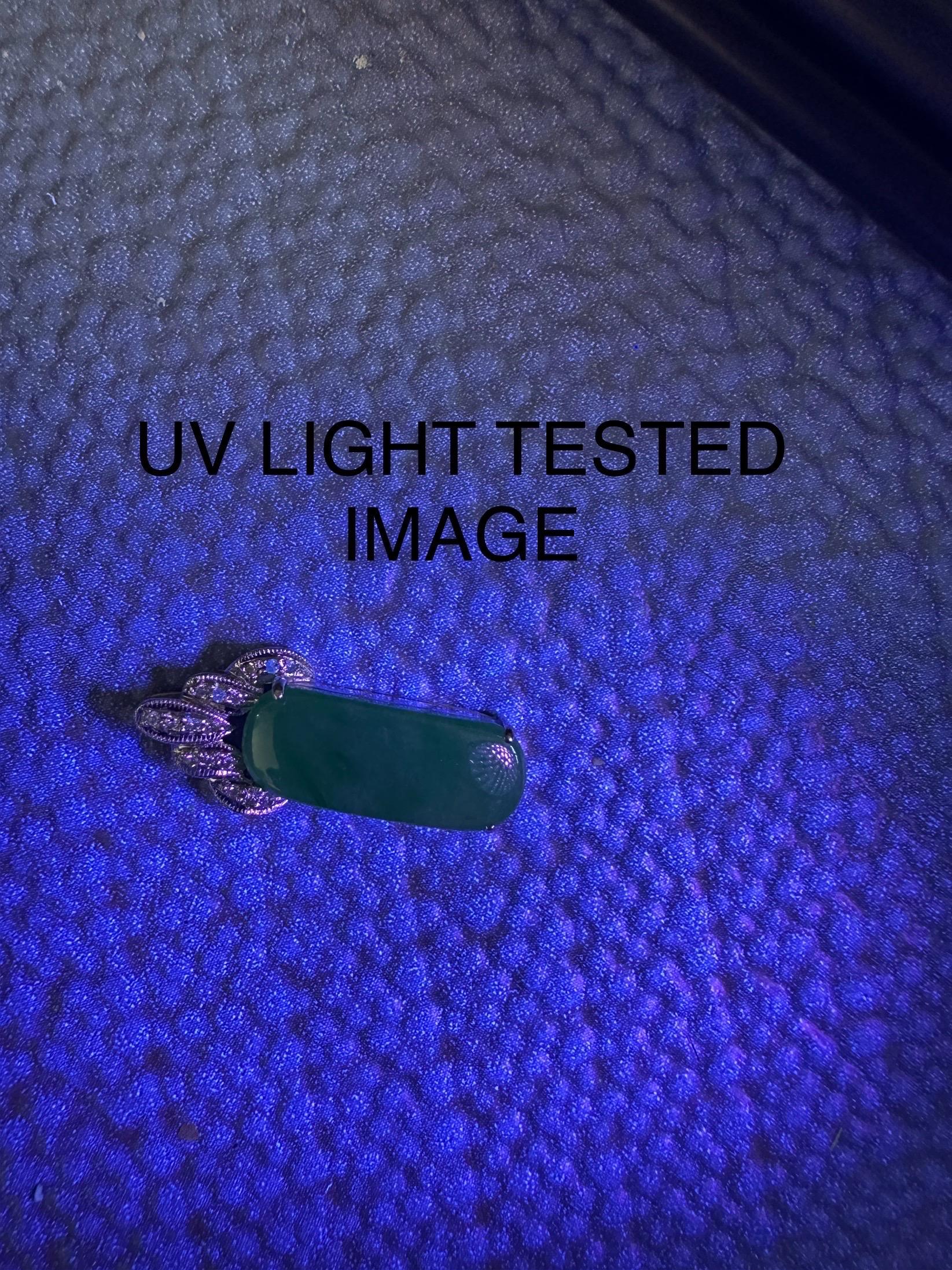 Giadeite verde di alta qualità 18k WG con diamante da 16ct  Ciondolo In condizioni ottime in vendita a Laguna Hills, CA