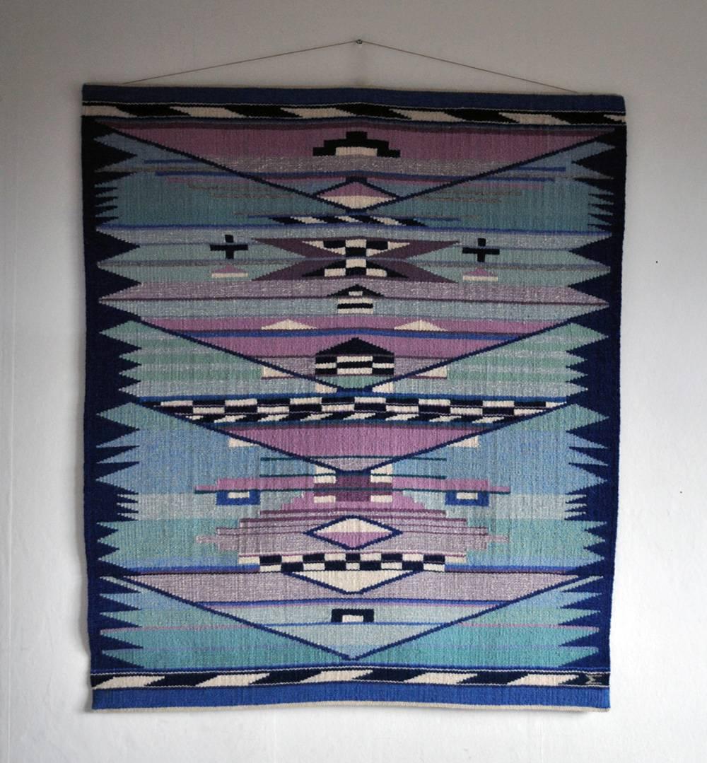 High quality handwoven tapestry from the 1980s by the Danish artist Mette Birckner.
Handwoven in wool. Signed.

Excellent condition.

Measures: W 110 cm, H 125 cm

Nature is often the starting point for the painter and weaver Mette Birckner,
