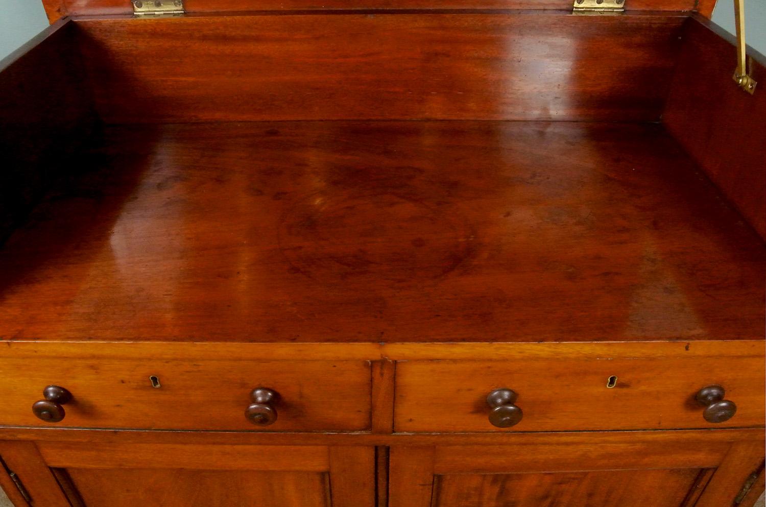 High Quality Holland & Sons Dressing Table and Chest C. 1850 In Good Condition In Heathfield, GB