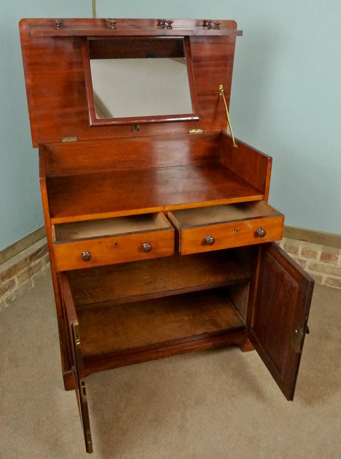 19th Century High Quality Holland & Sons Dressing Table and Chest C. 1850