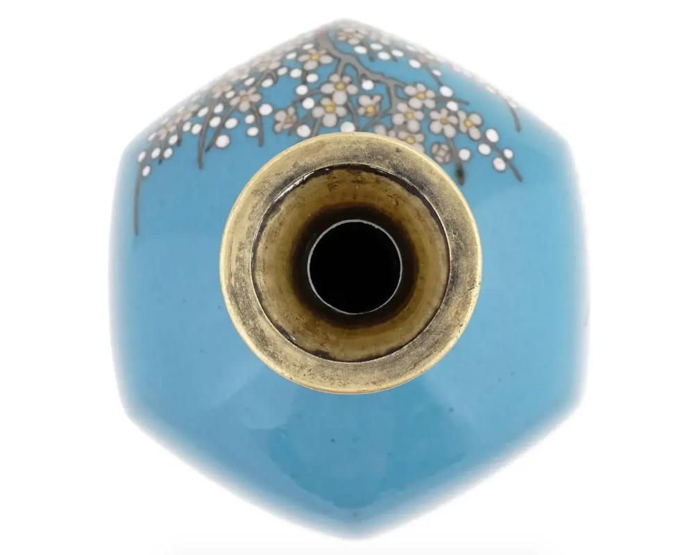 Hochwertige japanische Meiji-Cloisonné-Emaille-Silberdraht-Vase von hoher Qualität (Japanisch) im Angebot