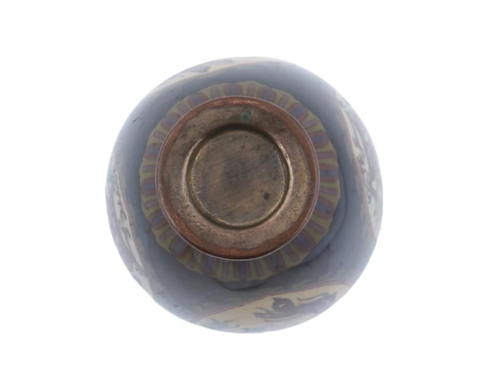 XIX secolo Vaso di alta qualità in smalto cloisonne giapponese con drago e uccello fenice in vendita